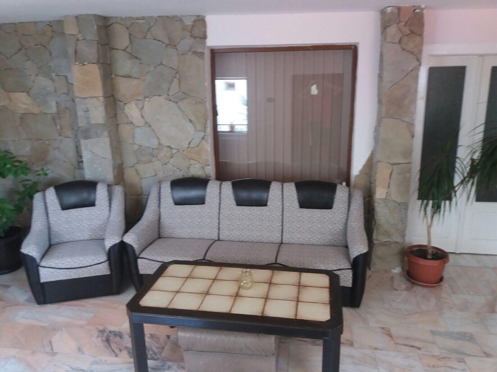 Vista Lobby Step Inn