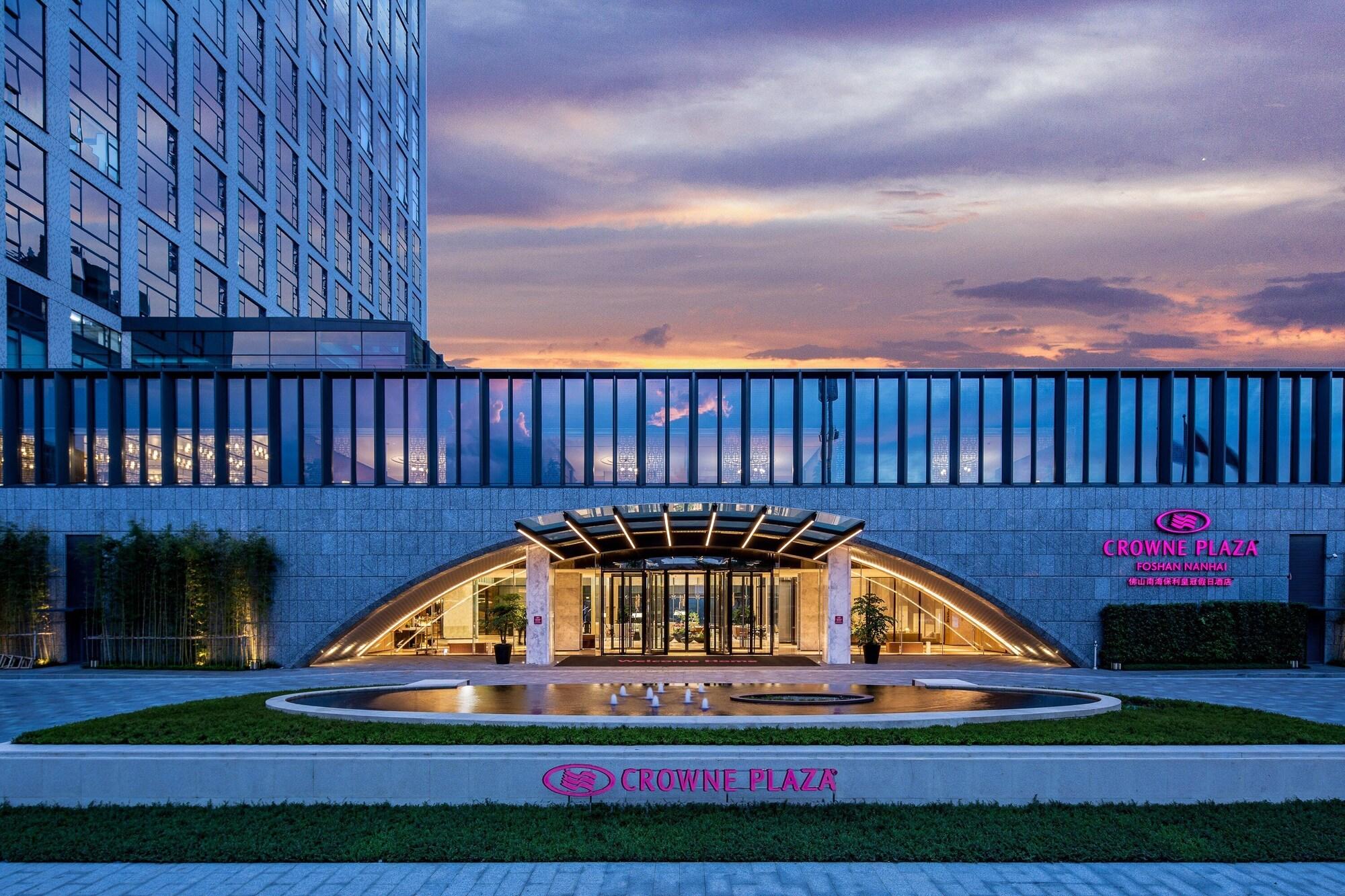 Vista Exterior Crowne Plaza Foshan Nanhai-an IHG Hotel-Guangzhou South Railway Station Free Shuttle Bus
