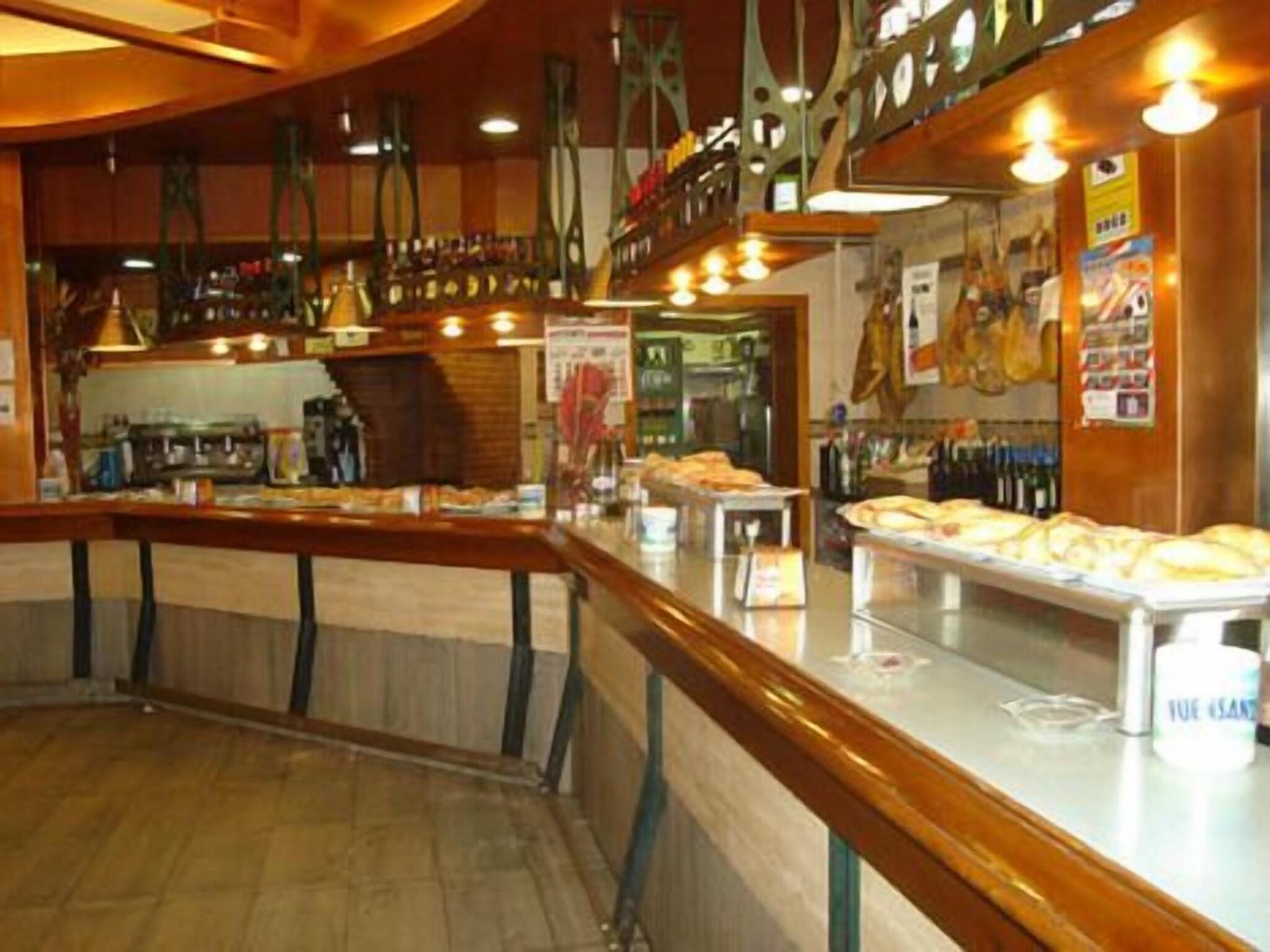 Bar/Salón Hotel Doña María