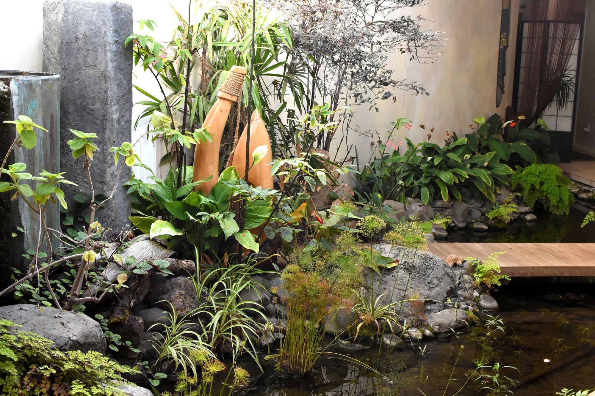 Vista Lobby Moon Gate Villa