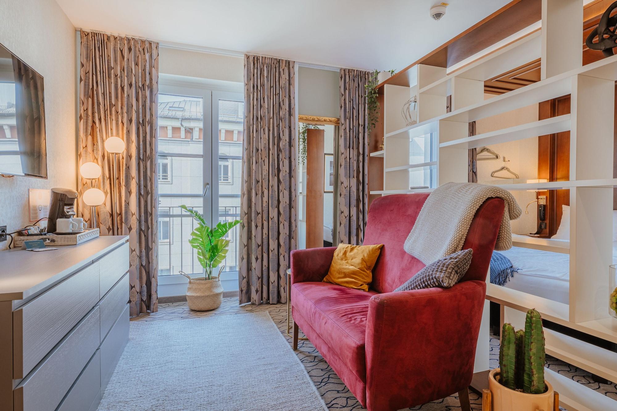 Varios AdvaStay by KING's