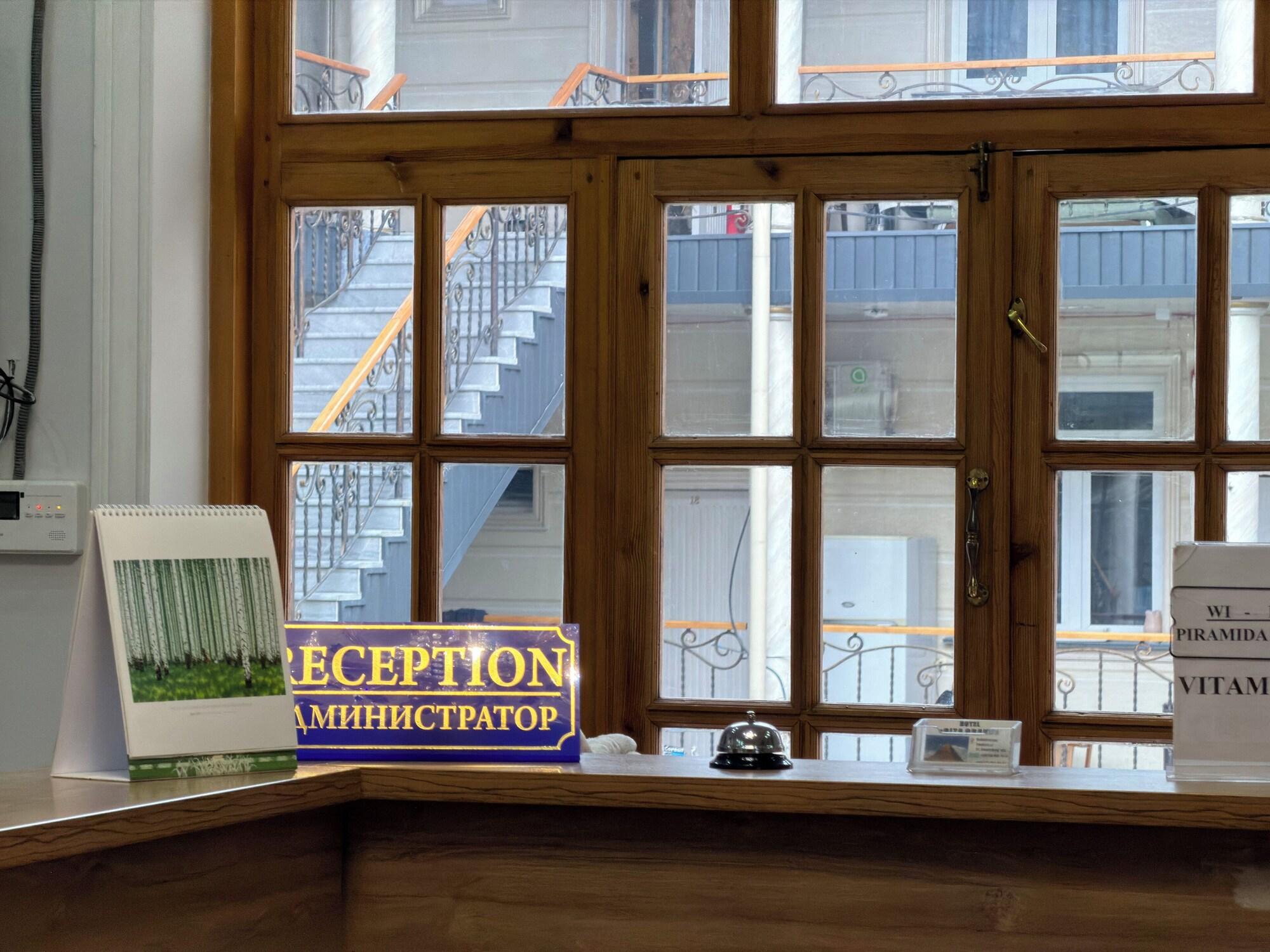 Vista Lobby Giza Grand Hotel