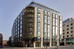 Paquete - The BoTree London, Curio Collection by Hilton