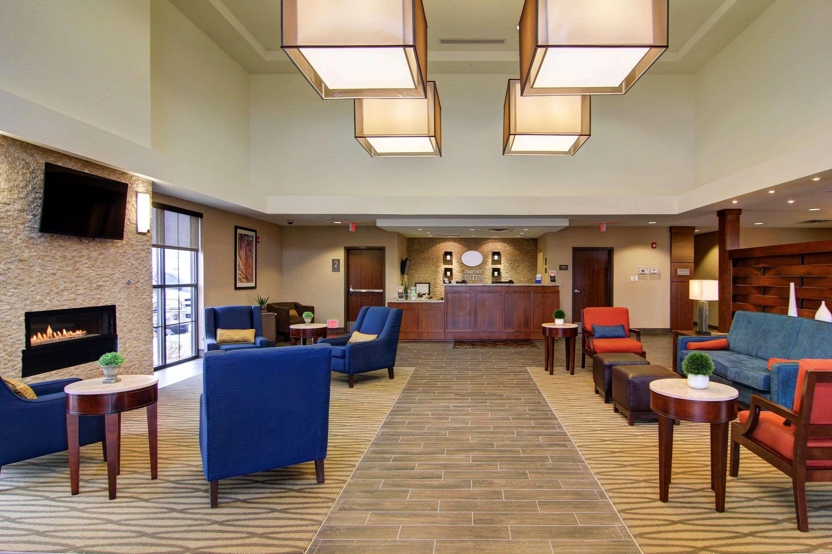 Vista Lobby Comfort Suites Carlsbad
