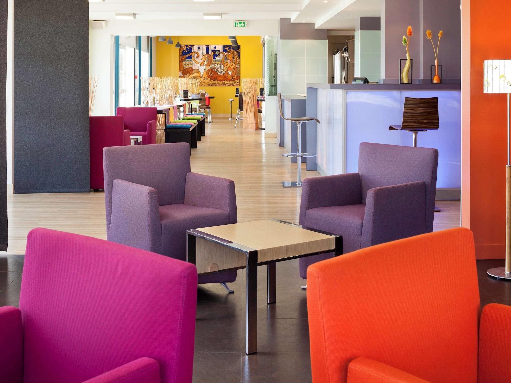 Bar/Salón ibis Styles Ouistreham