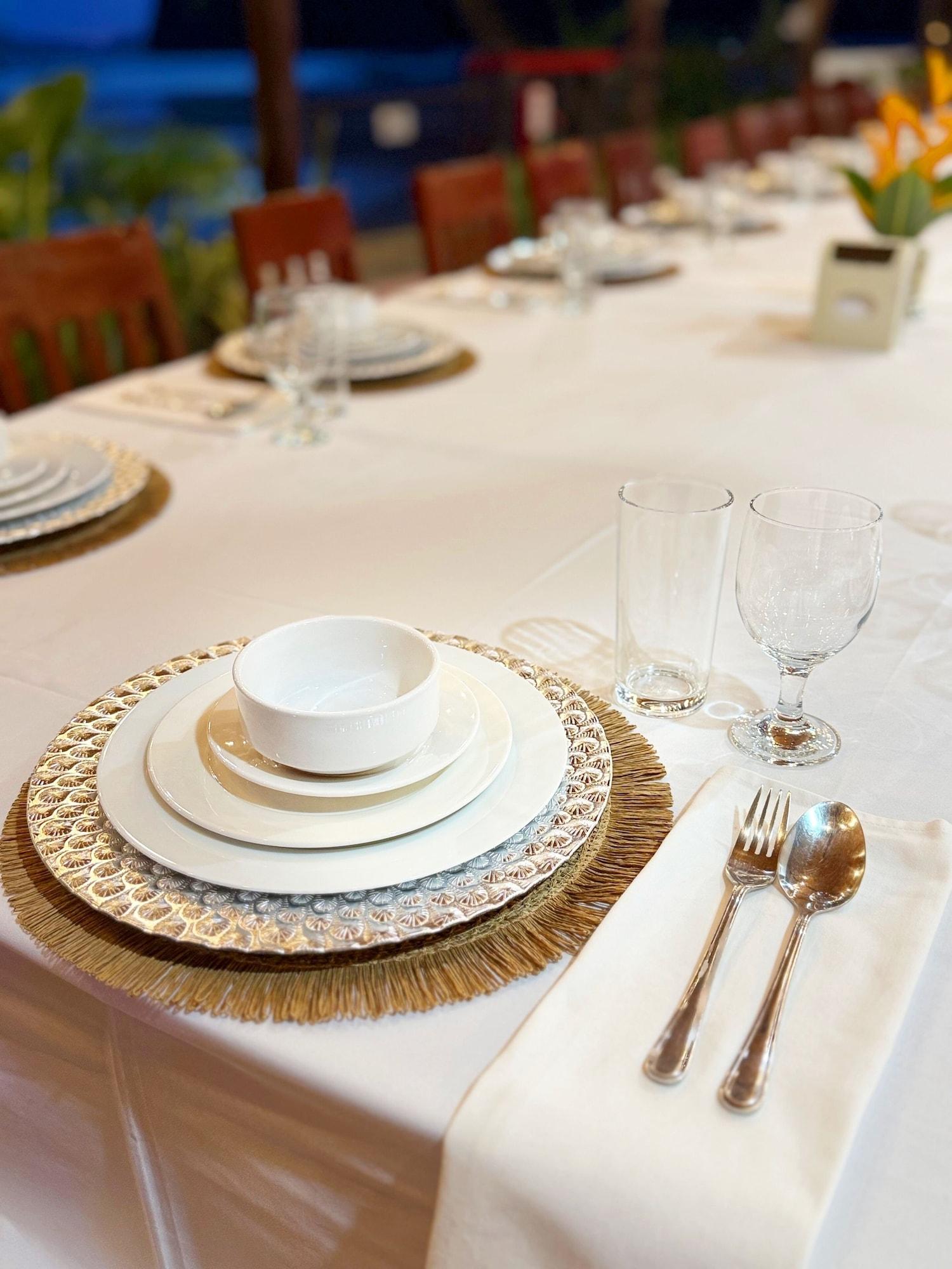 Restaurant Doublegem Beach Resort and Hotel