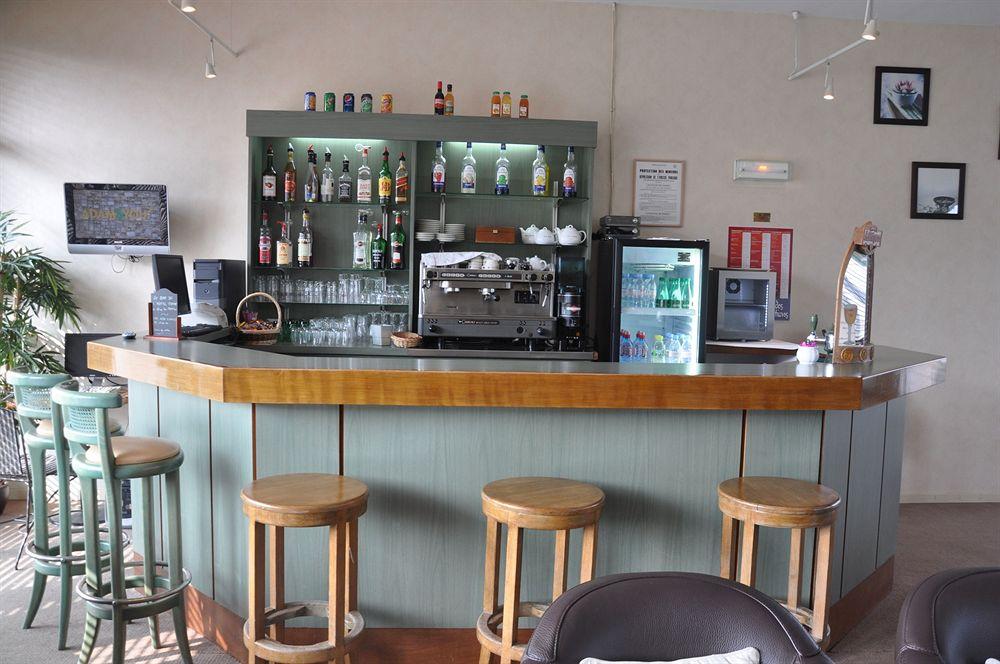 Bar/Salón Golf Hotel de Mont Griffon