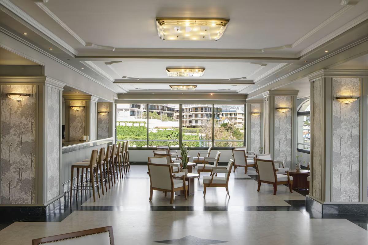 Bar/Salón Ramada Attica Riviera