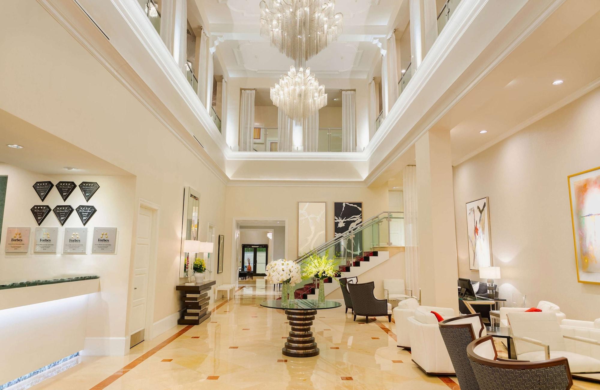 Vista Lobby Inn on Fifth