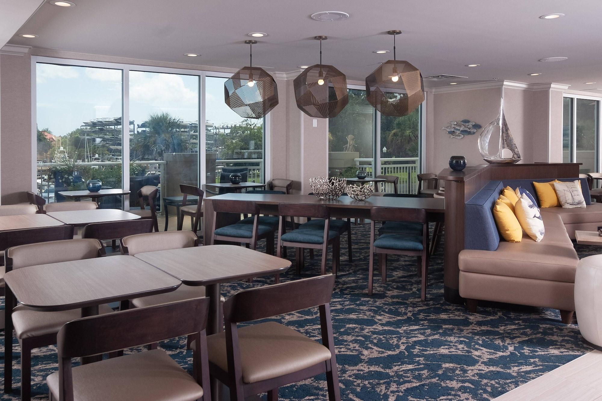 Restaurant SpringHill Suites Charleston Riverview
