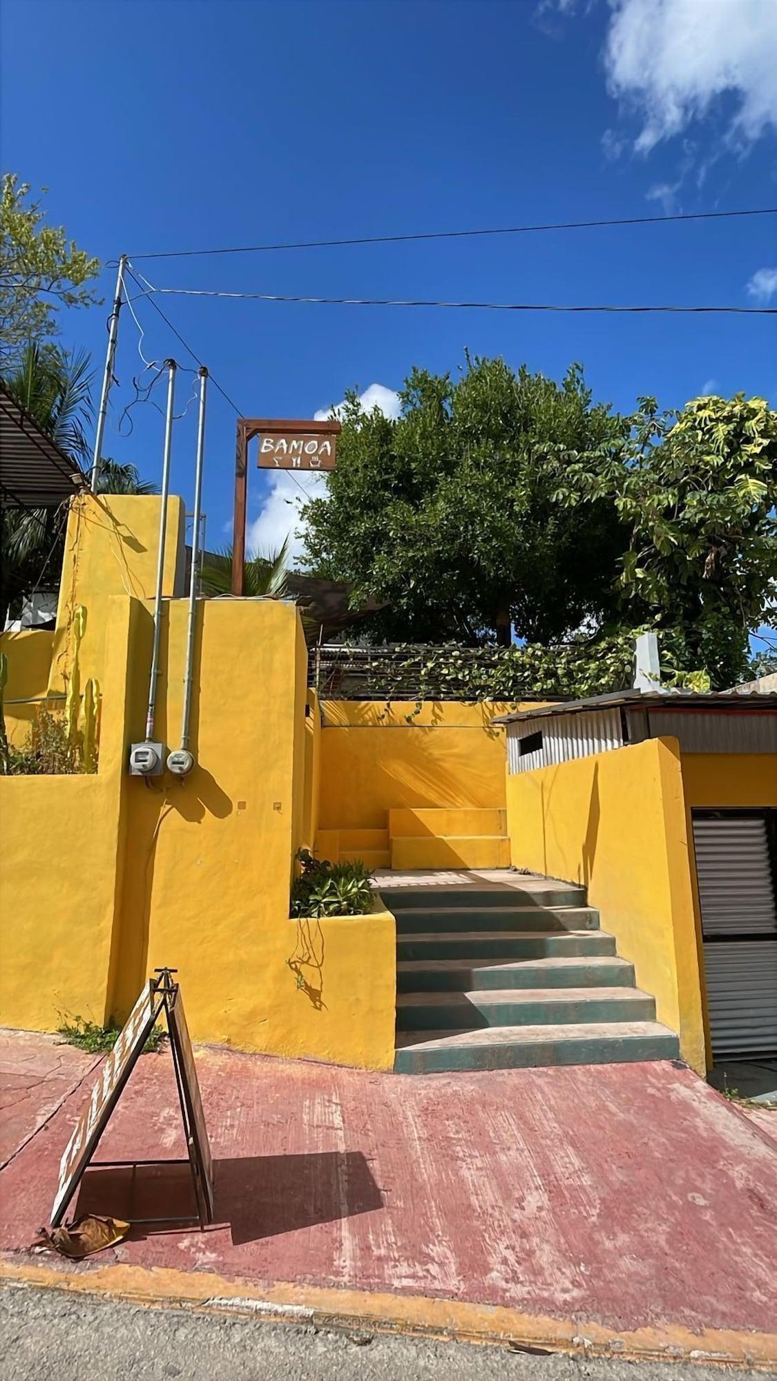 Vista Exterior La Embajada