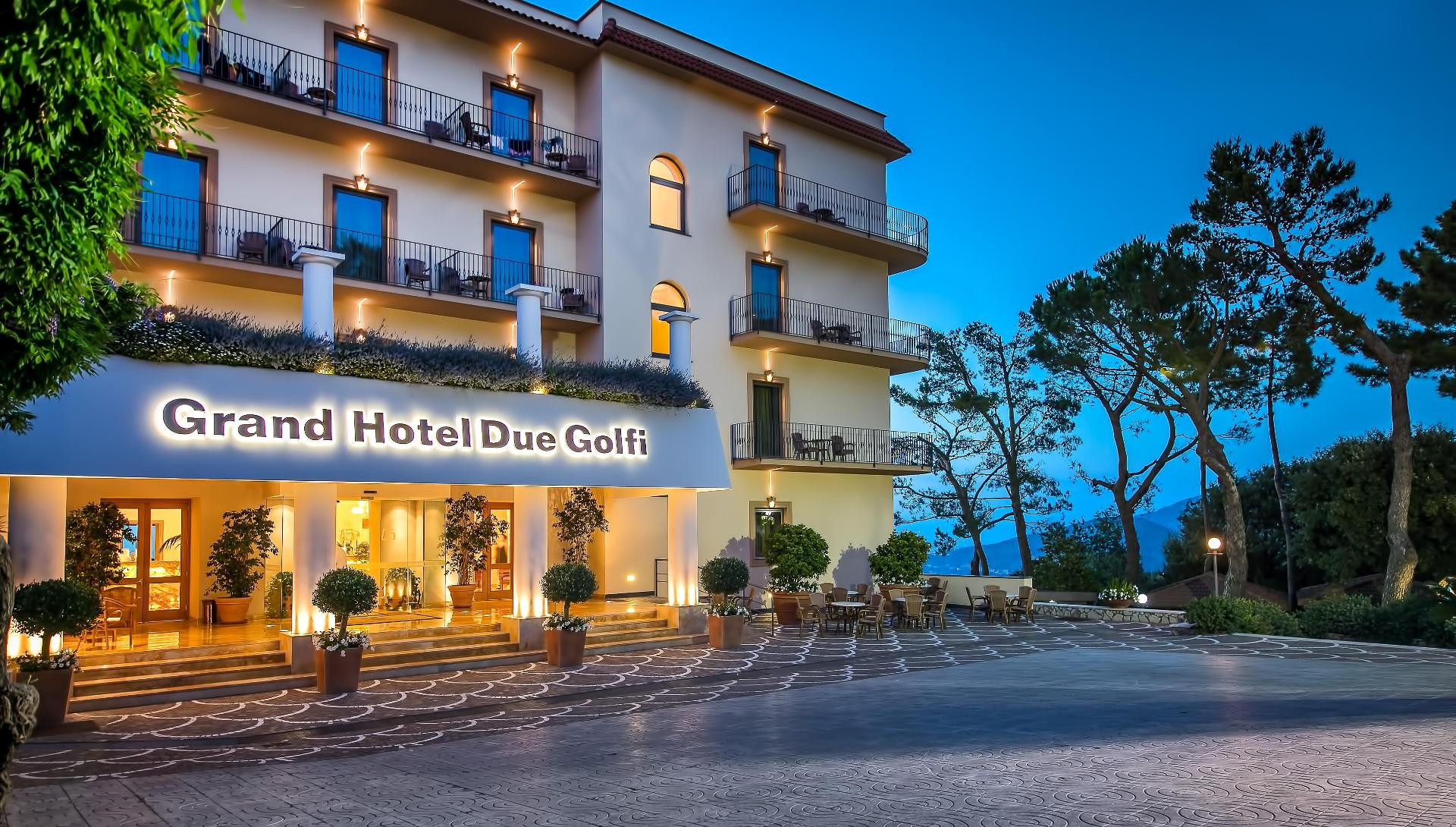 Vista Exterior Grand Hotel Due Golfi