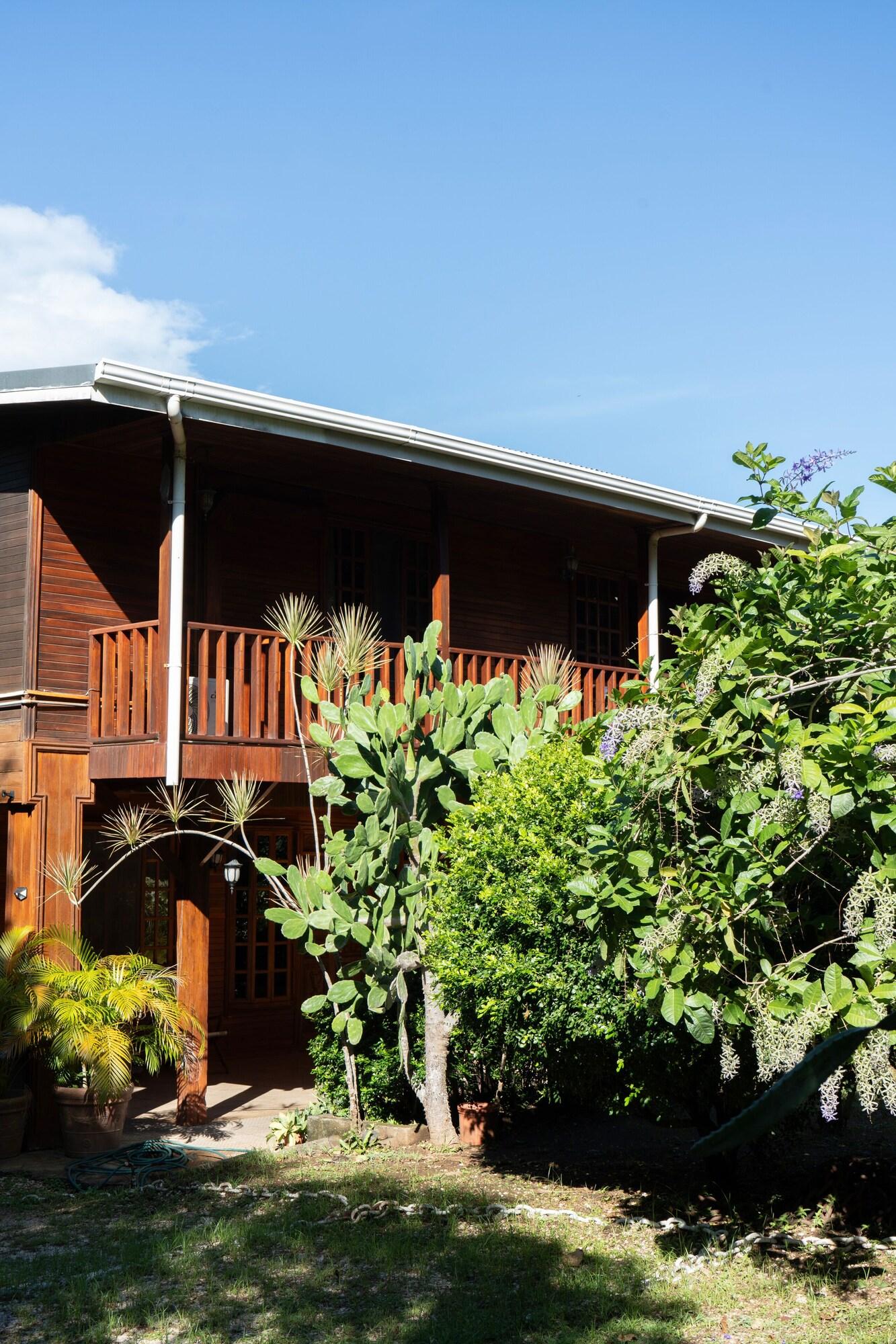 Vista Exterior Santa Elena Lodge