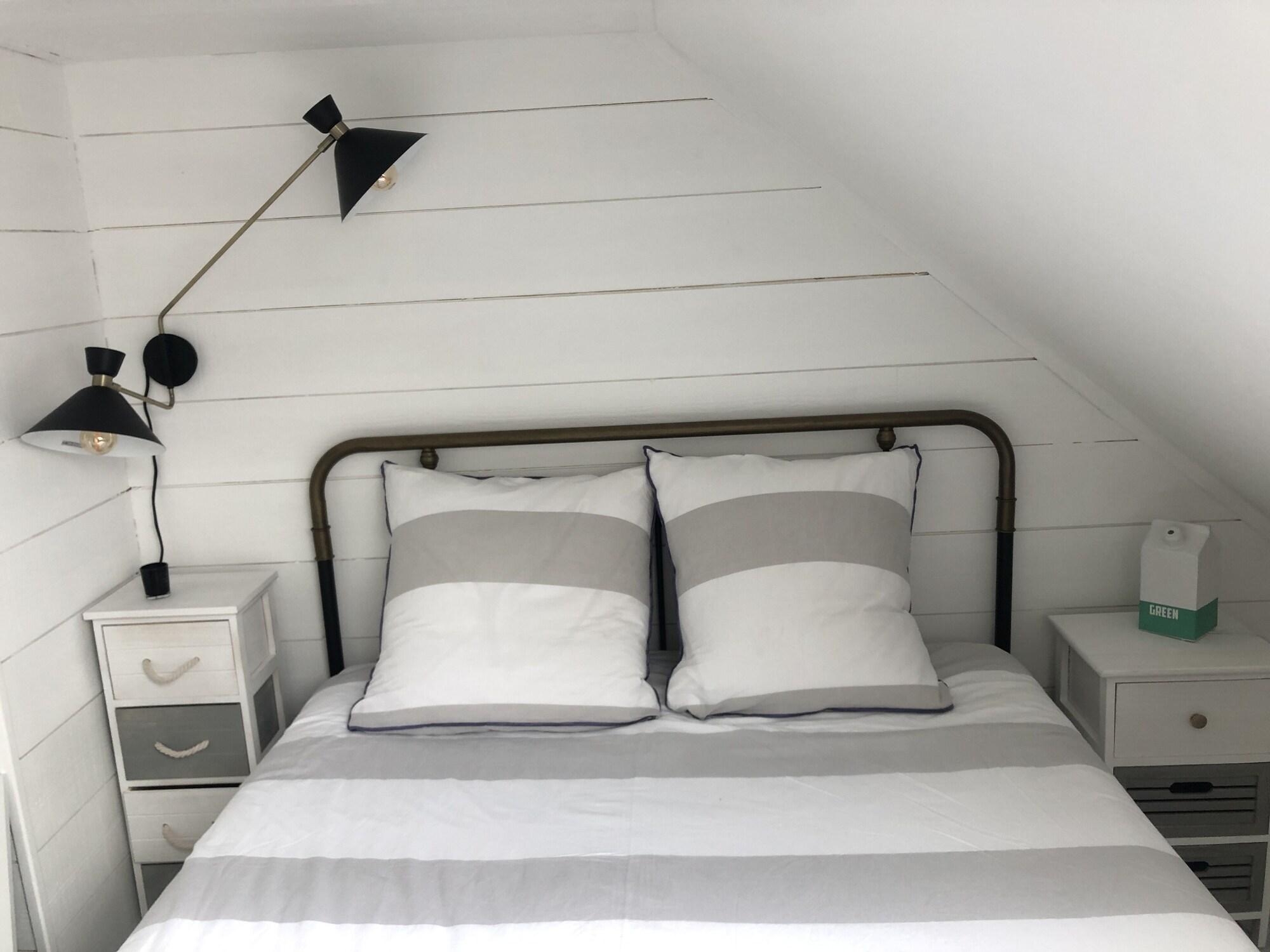 Renovated villa with heated pool – sleeps 10