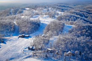 Alquiler Vacacional - Ski-in ski-out 3 Bdrm Chalet w sauna on slopes & lake - Sleeps 8