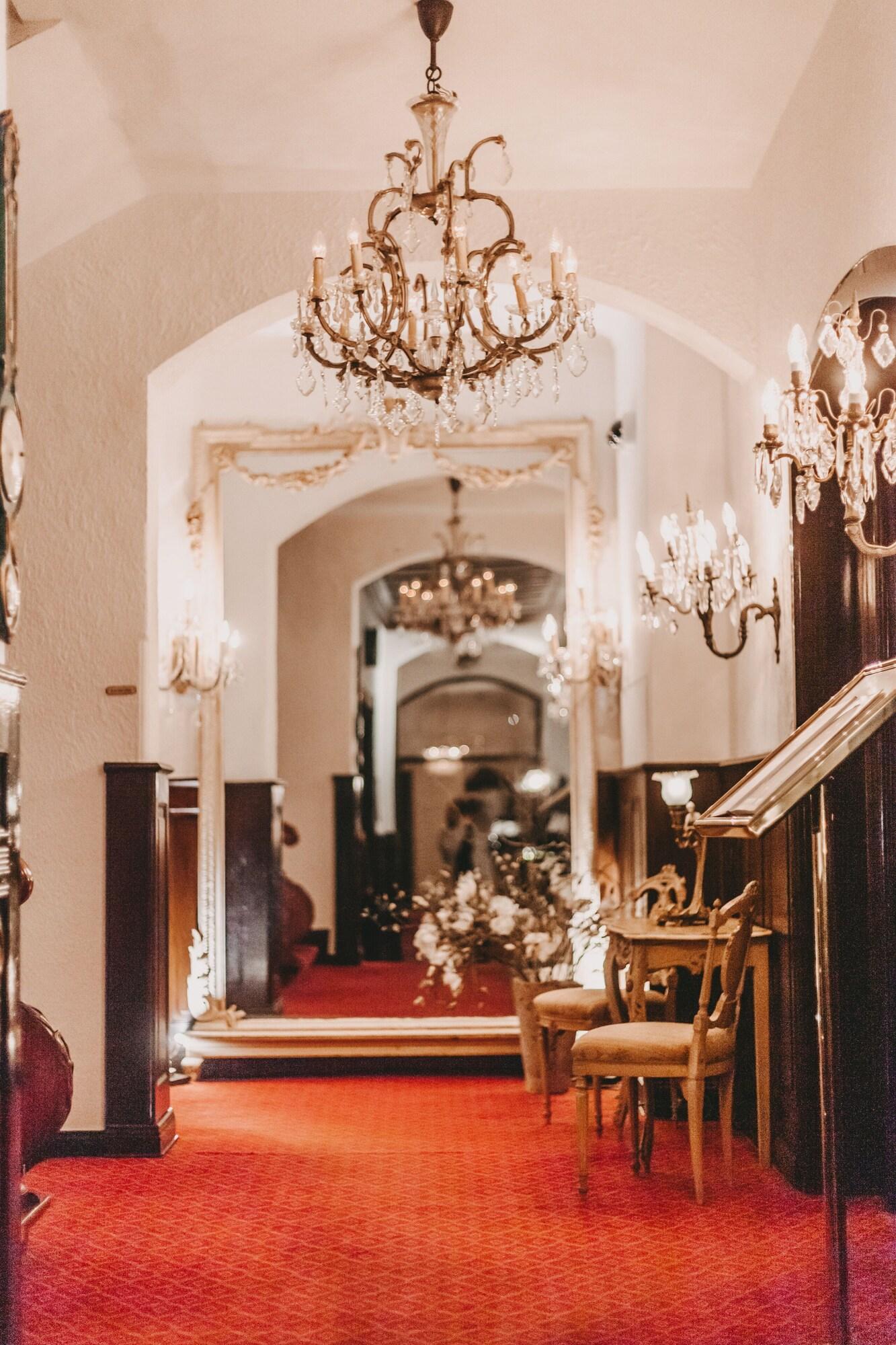 Varios Miramar Hotel