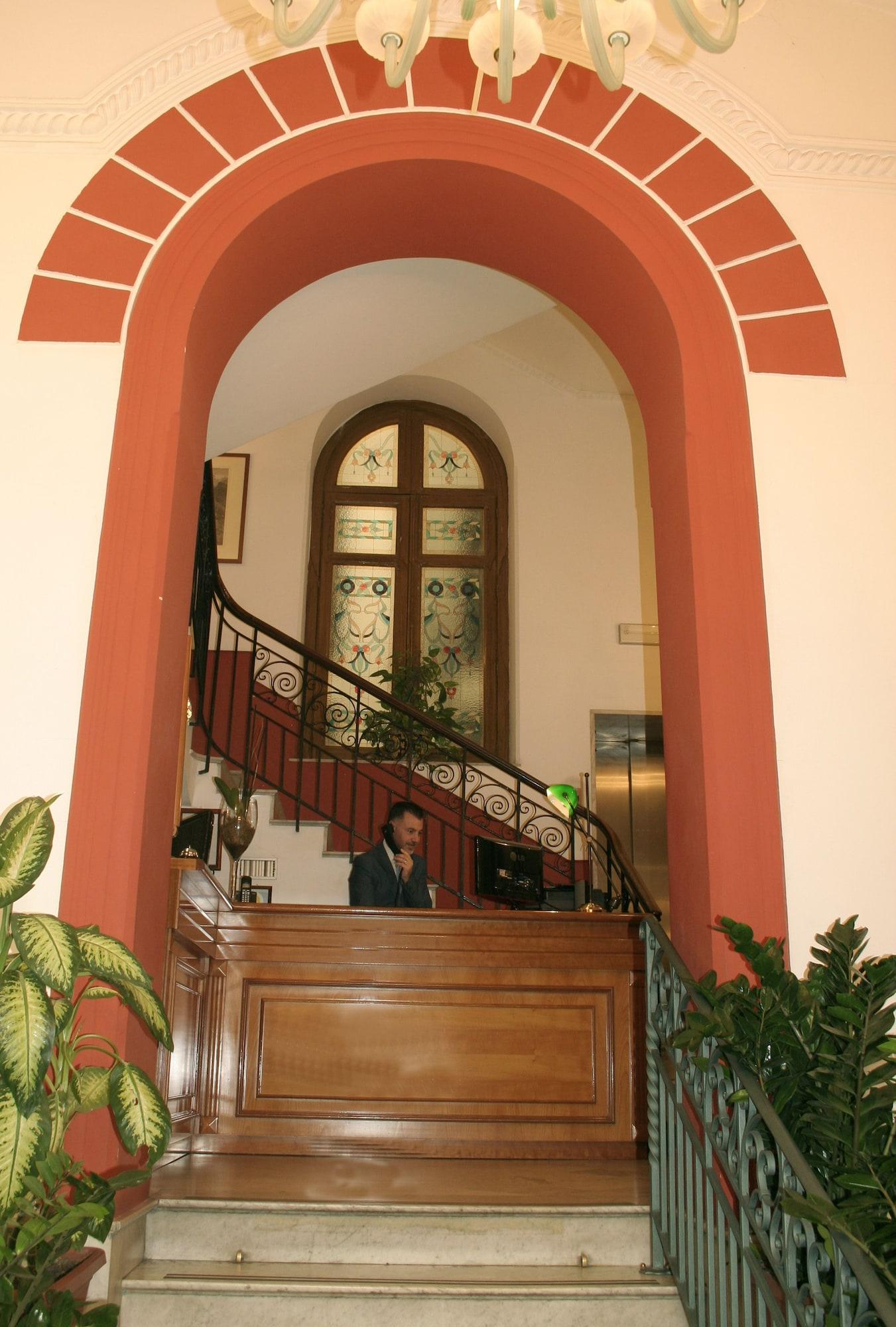 Vista Lobby Hotel Tonic