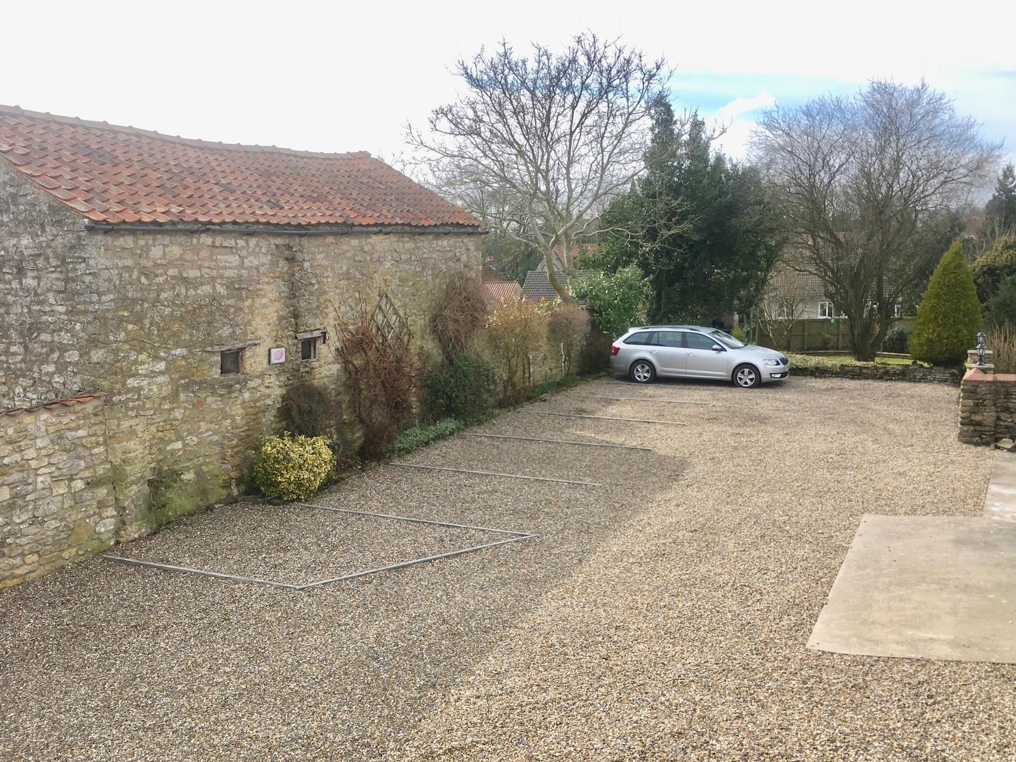 Vista Exterior Plumpton Court