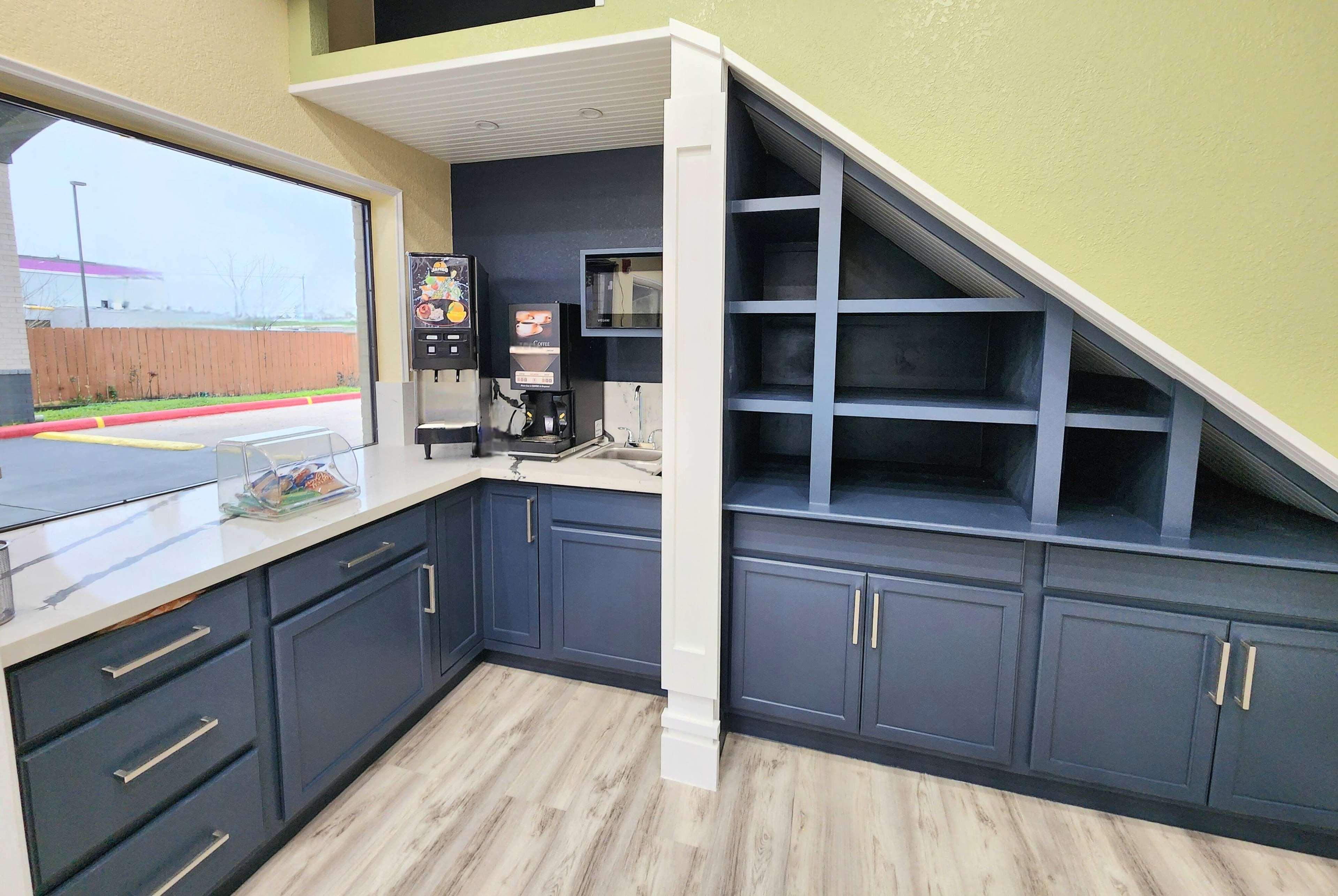 Restaurant Days Inn by Wyndham Dickinson TX