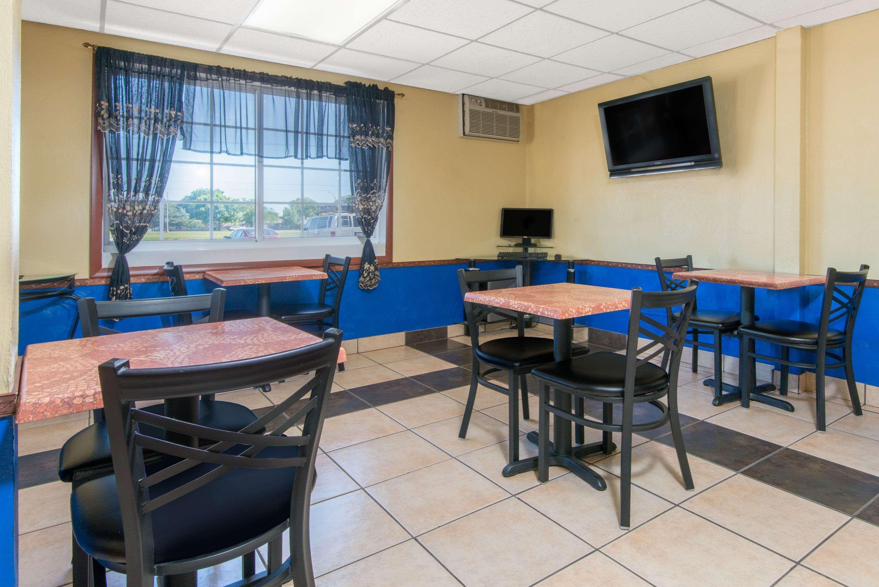 Restaurant Days Inn by Wyndham Great Bend