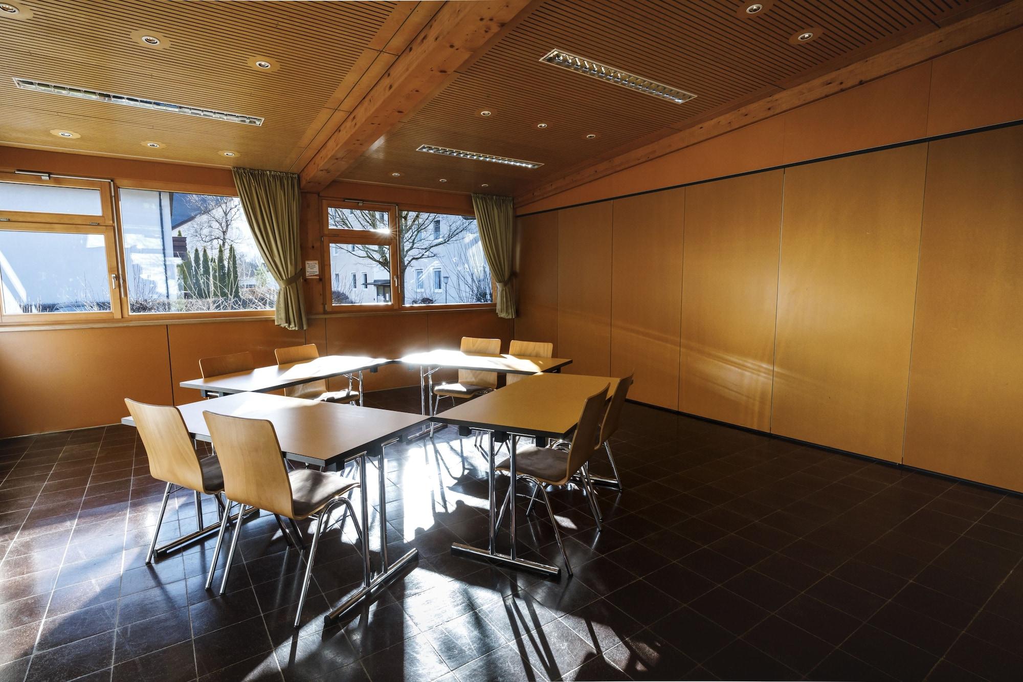 Sala de Reuniones DJH Garmisch- Partenkirchen - Hostel