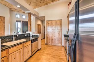 Alquiler Vacacional - Torreon Townhome w/ Balcony: Hike, Fish & Unwind!