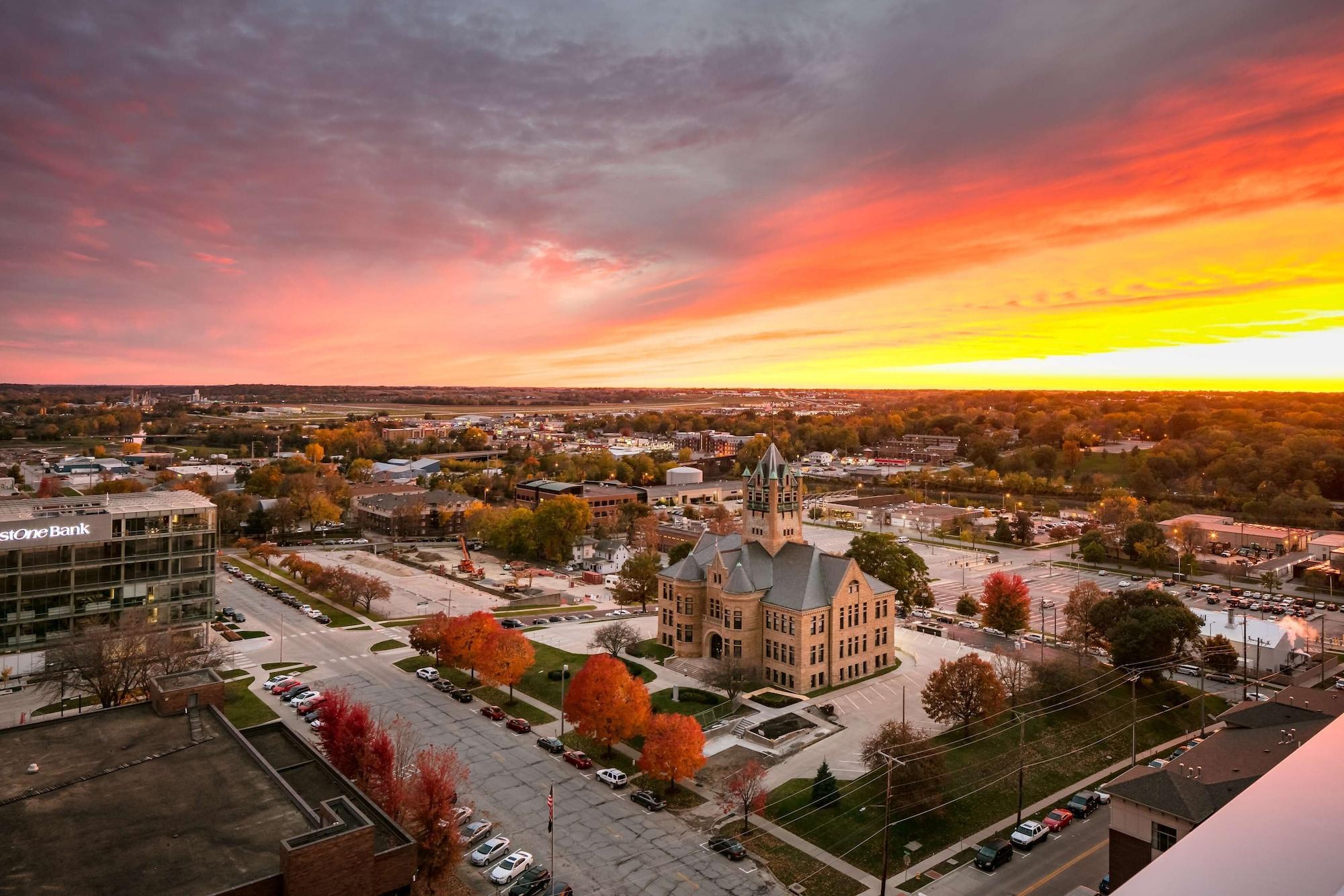 Vista Exterior Hilton Garden Inn Iowa City Downtown University