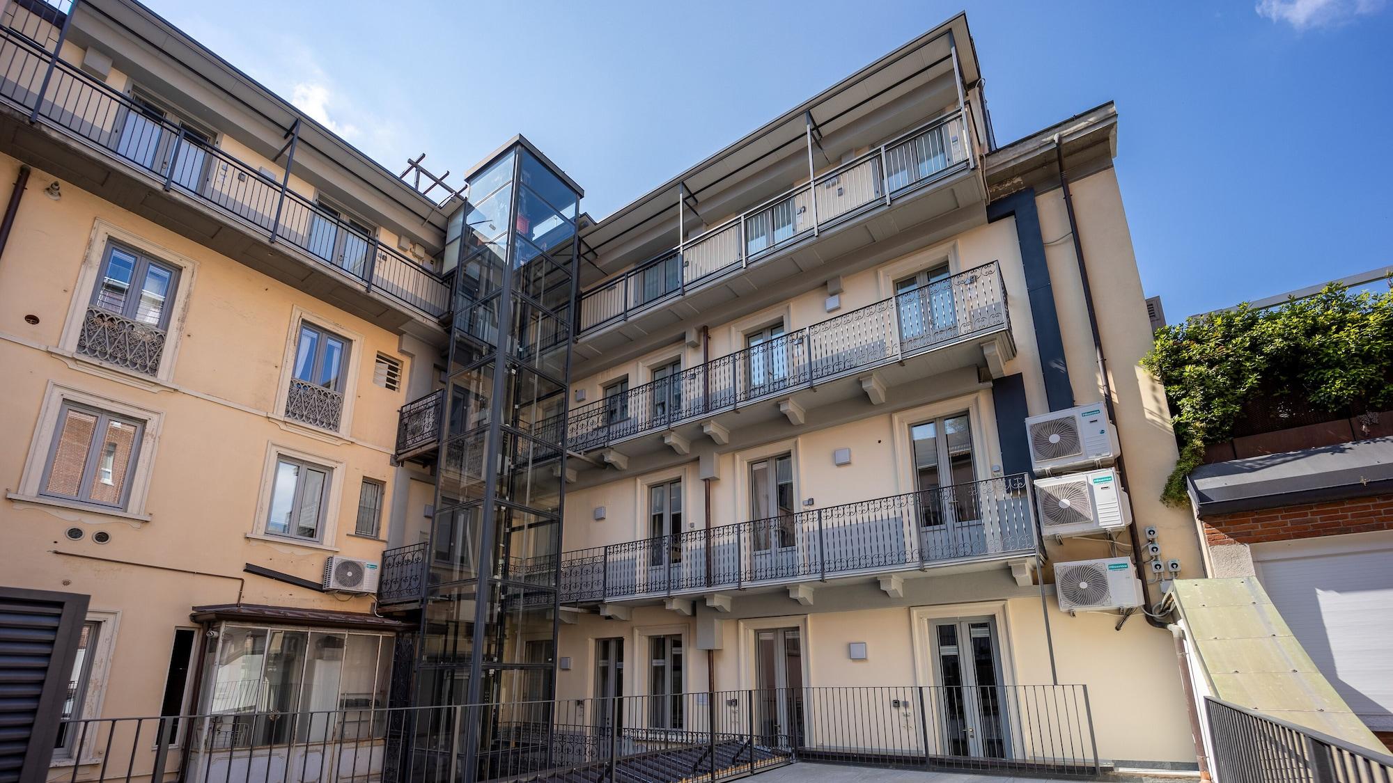 Vista Exterior Italianway - The B Village Standard