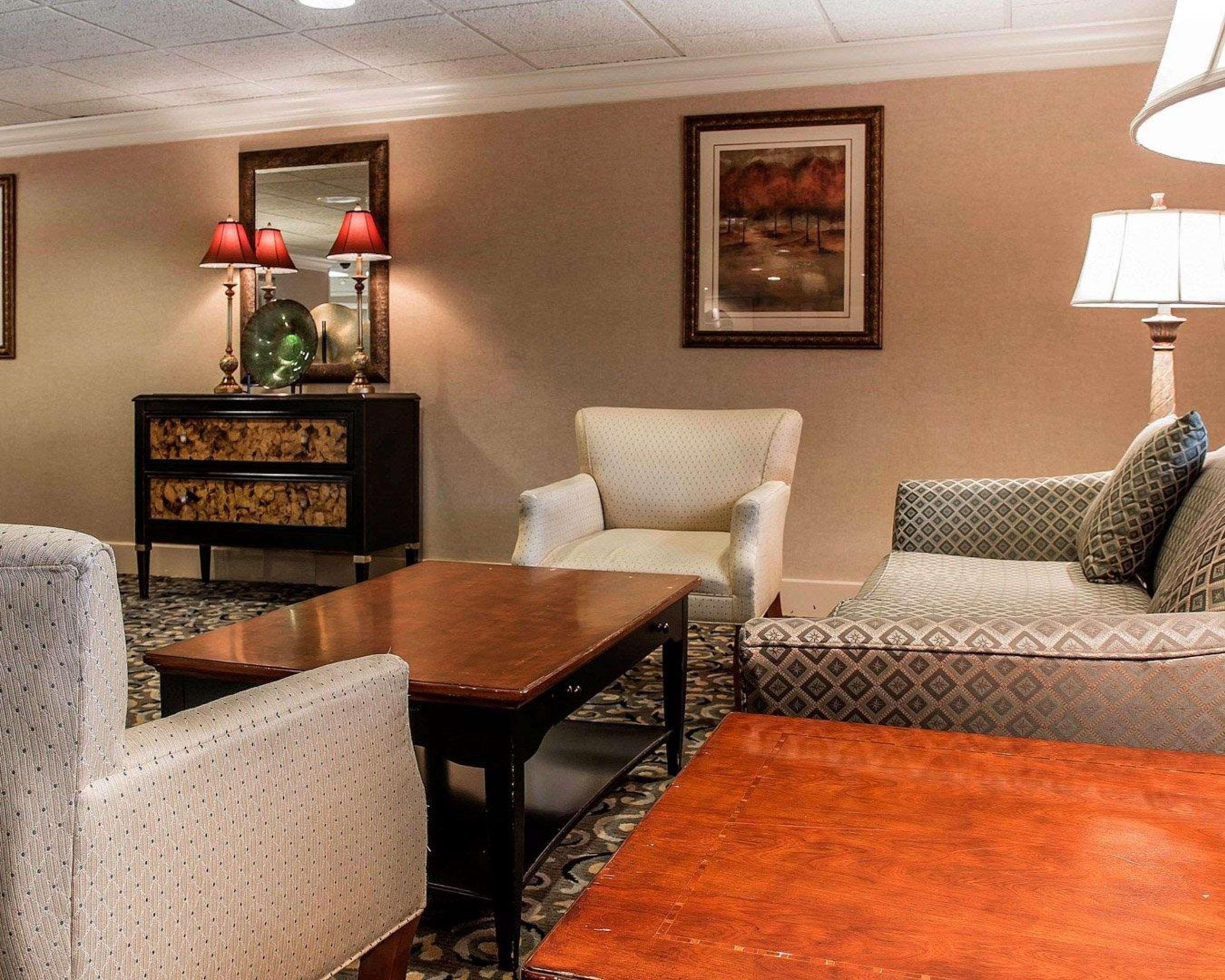 Vista Lobby Wingate by Wyndham Livonia