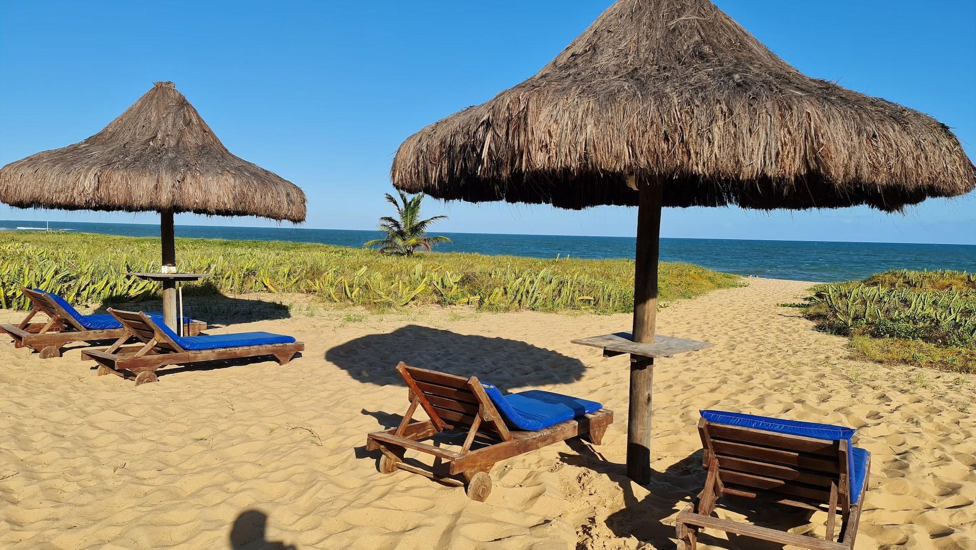 Vista Exterior Pousada Praia das Ondas - Pe  na areia