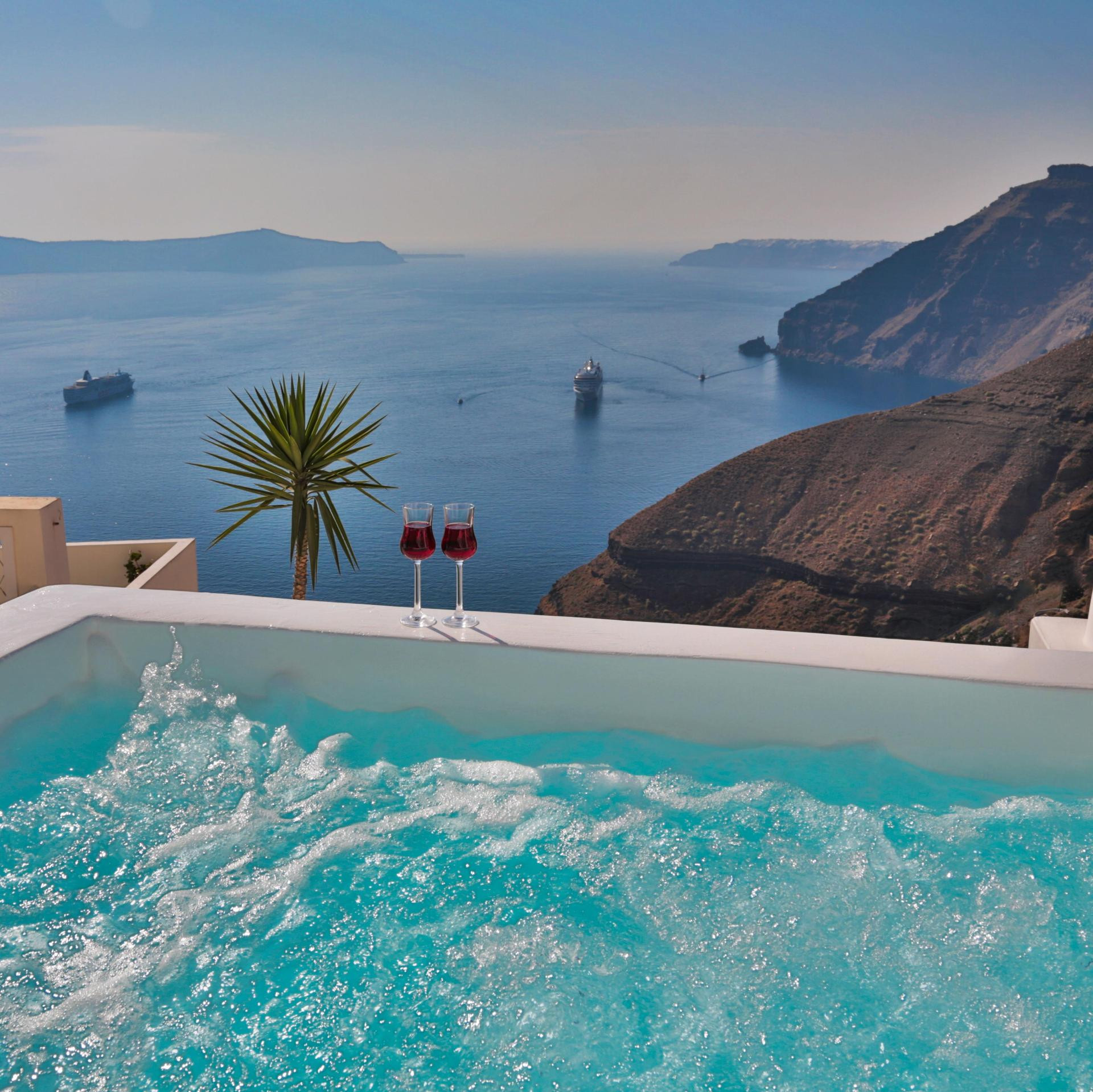 Vista Exterior Trieris Villas & Suites