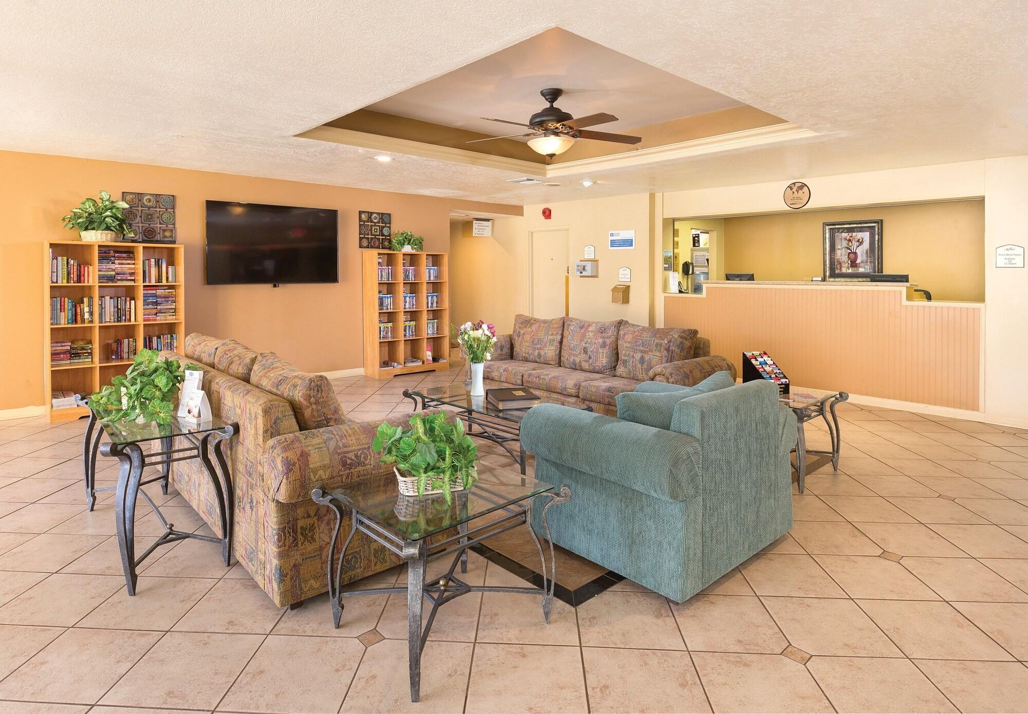 Vista Lobby WorldMark Palm Springs - Plaza Resort and Spa