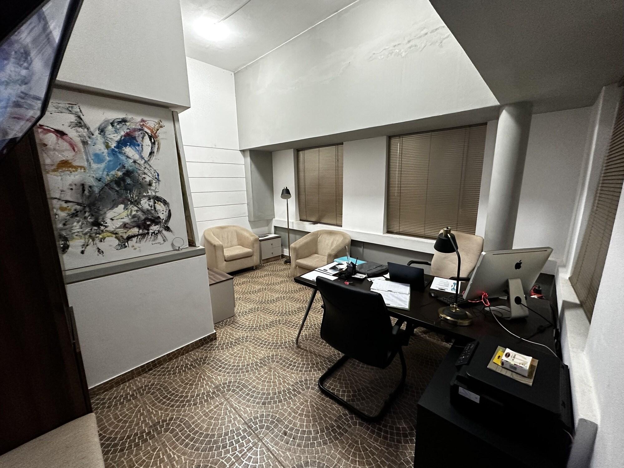 Vista Lobby Papaya.In