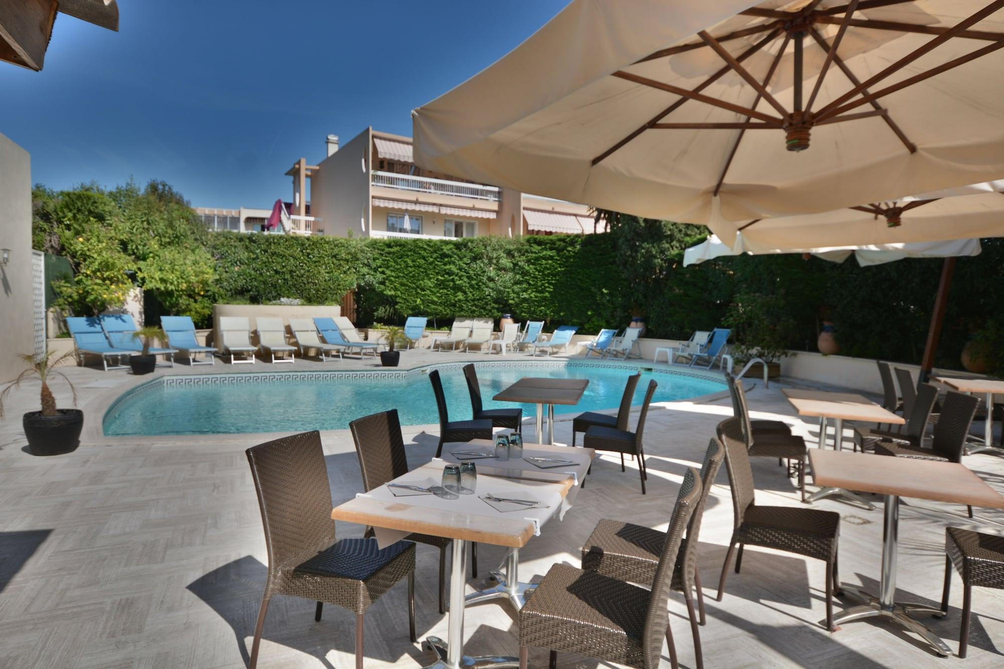 Varios Hôtel de la Mer