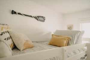 Alquiler Vacacional - The Sugar Shack family retreat w arcade & hot tub. Walk to Main St. and Beach