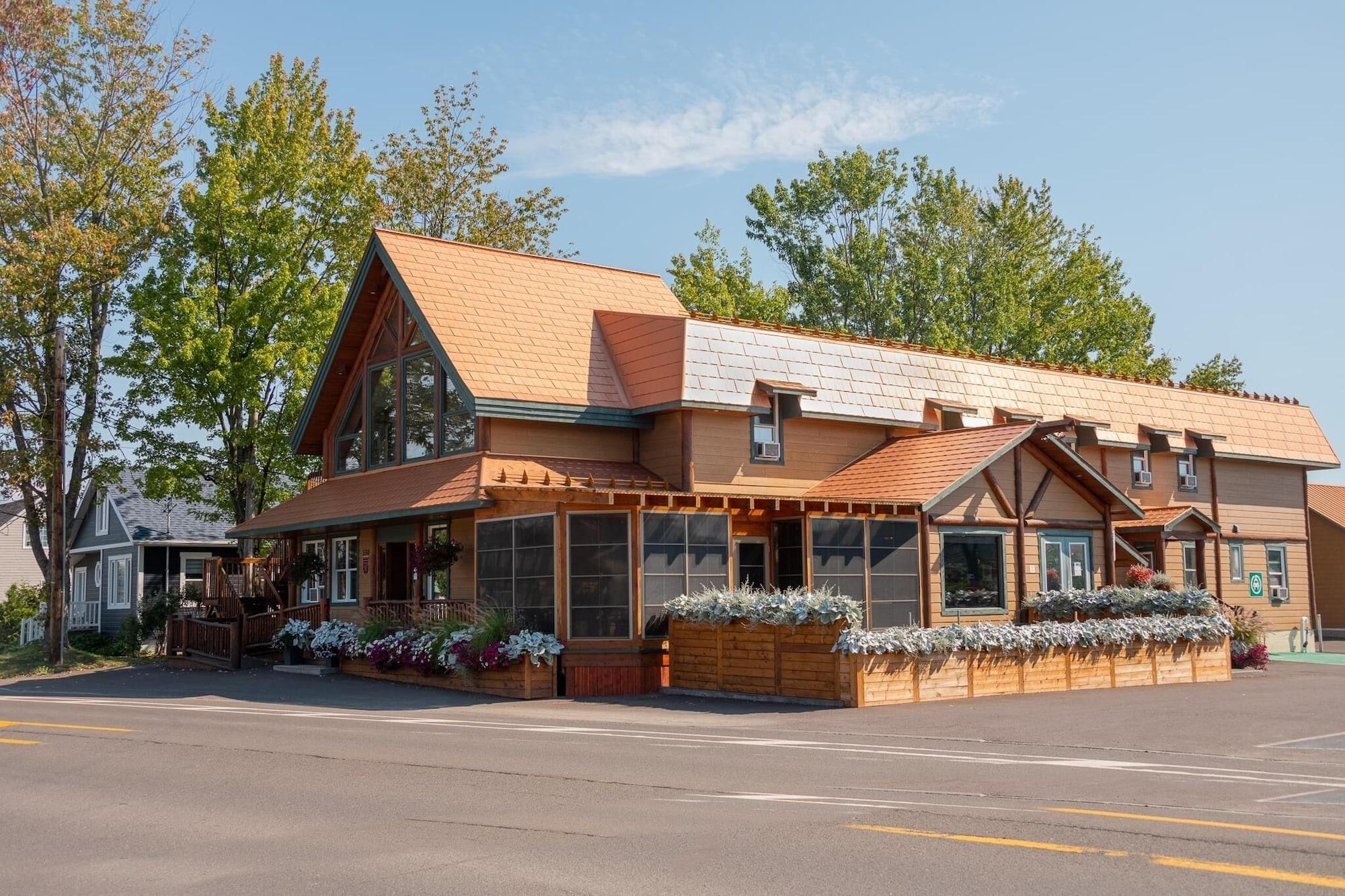 Varios Auberge du Marchand