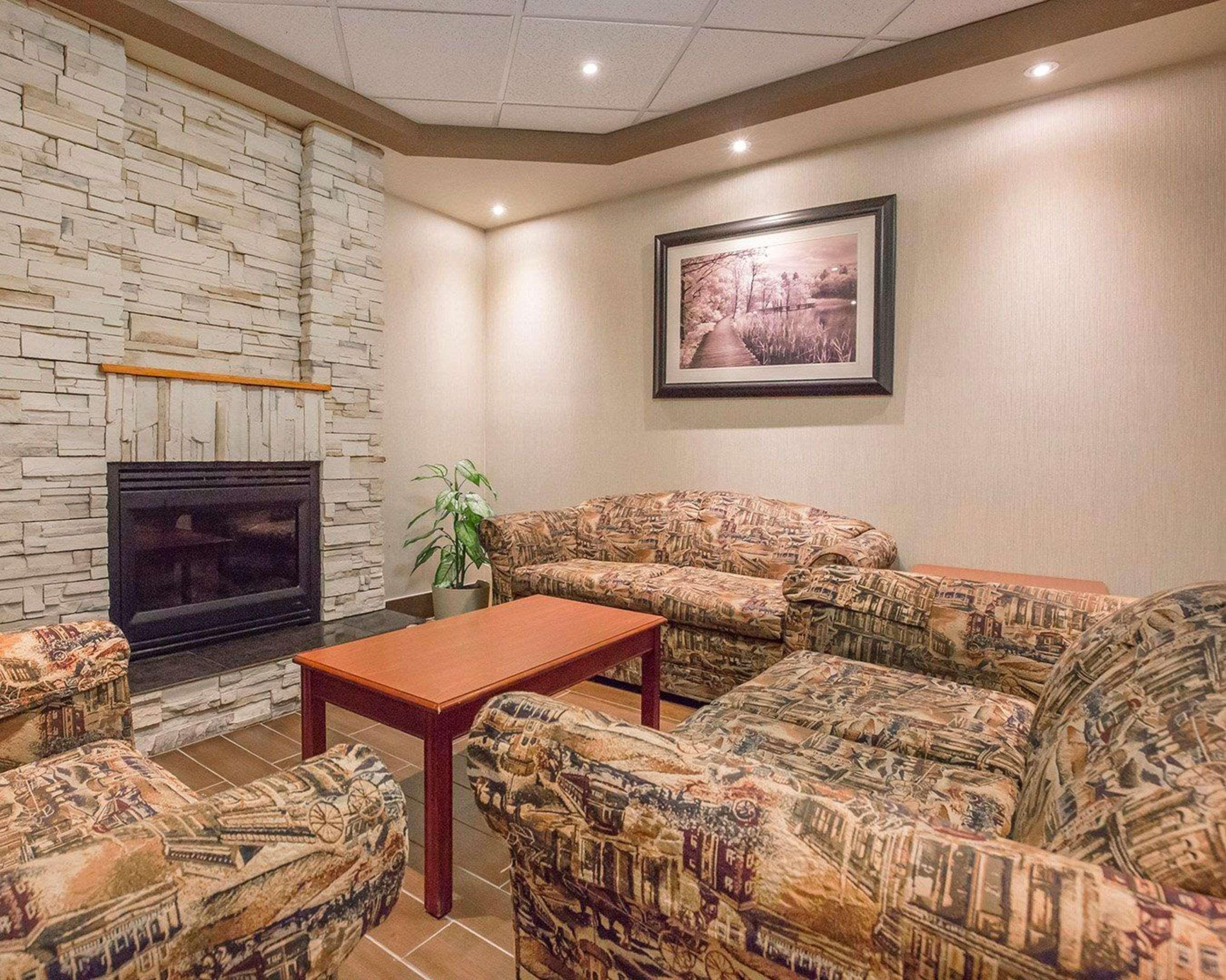 Vista Lobby Comfort Inn & Suites University
