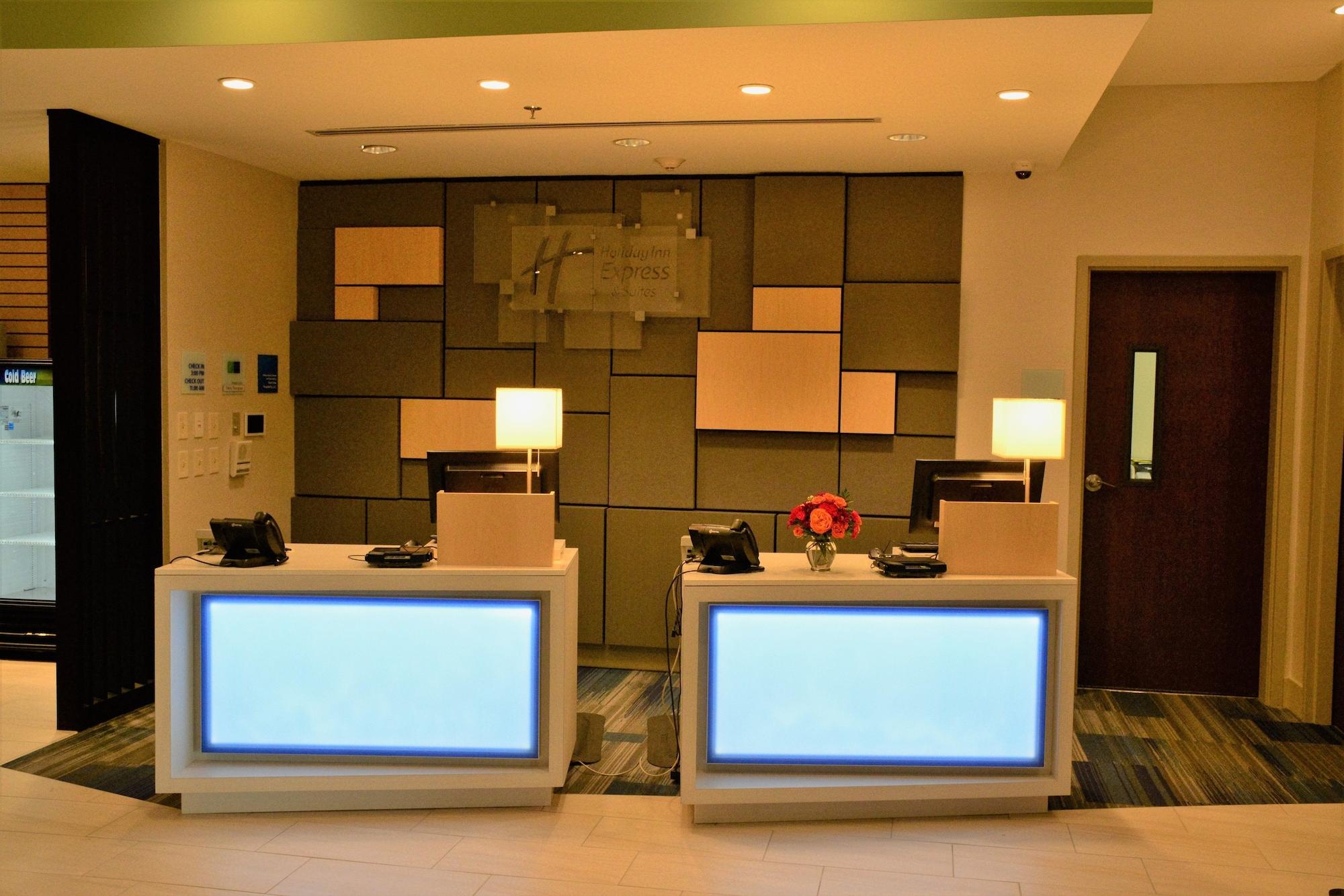 Vista Lobby Holiday Inn Express & Suites Lexington Park-California by IHG