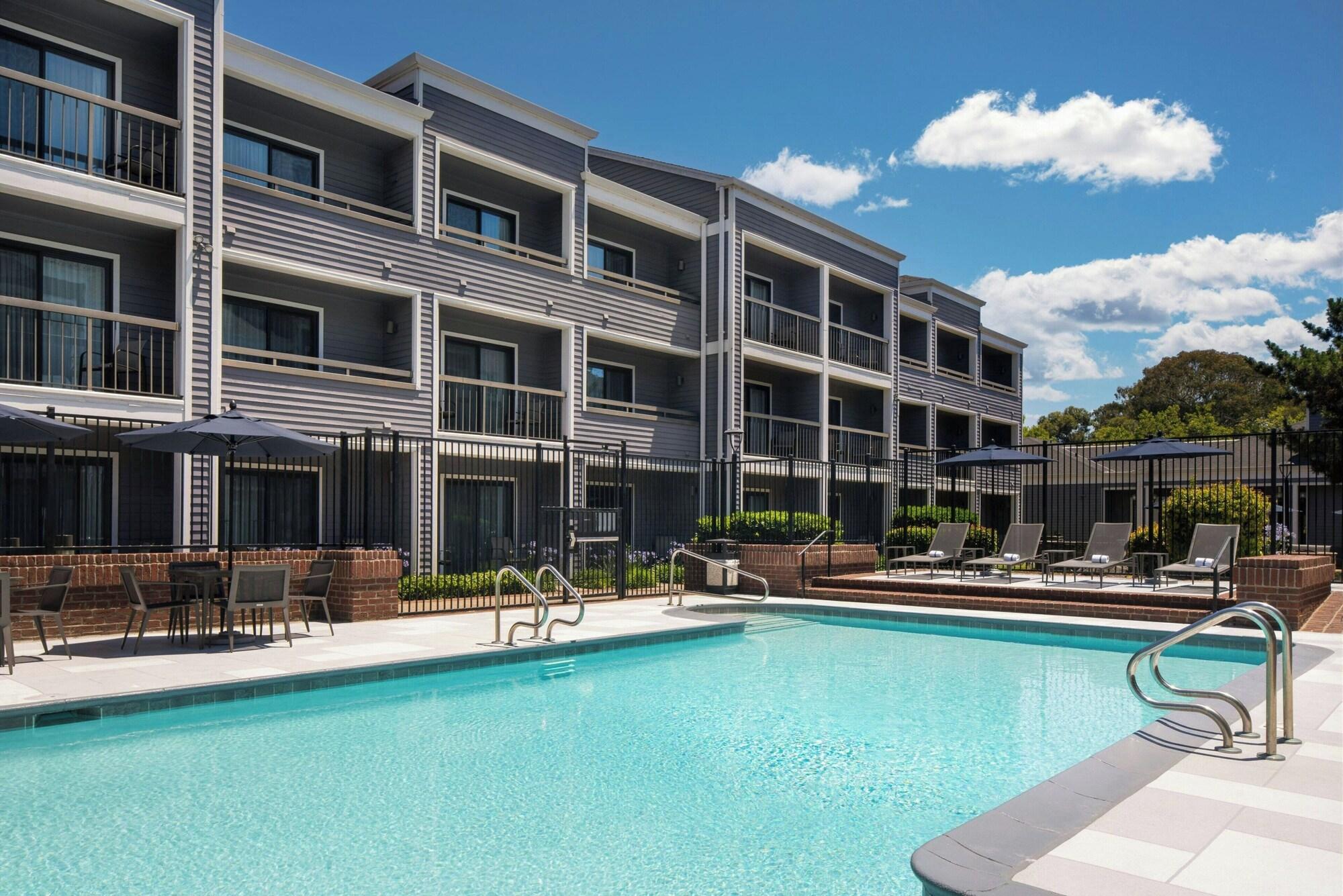 Vista Piscina Courtyard San Francisco Larkspur Landing/Marin County