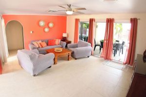 Alquiler Temporario - Wayaca Retreat 4BR 3BA Private Pool Villa · Sleeps 8 · close to the beach.