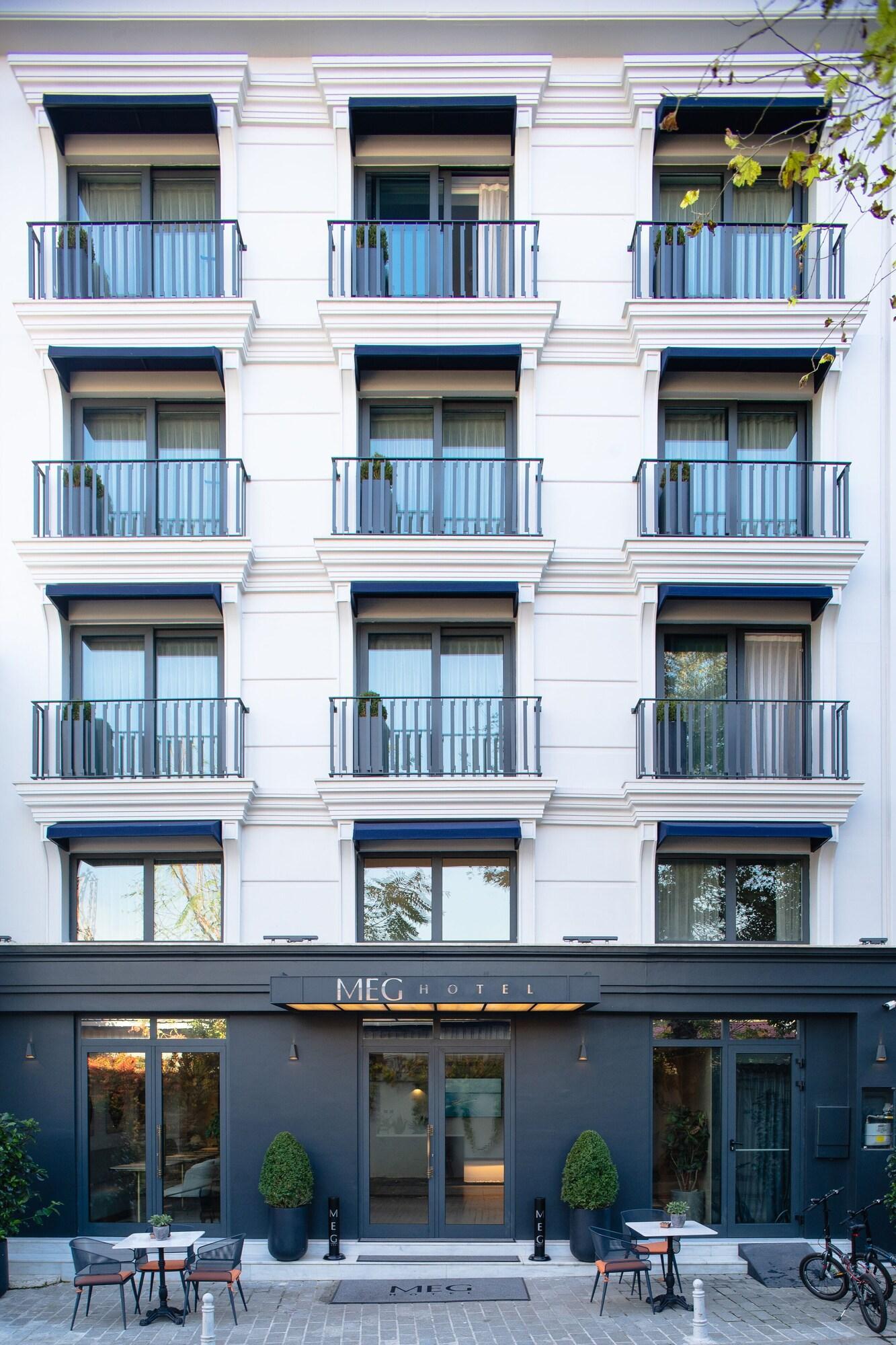 Vista Exterior Meg Hotel