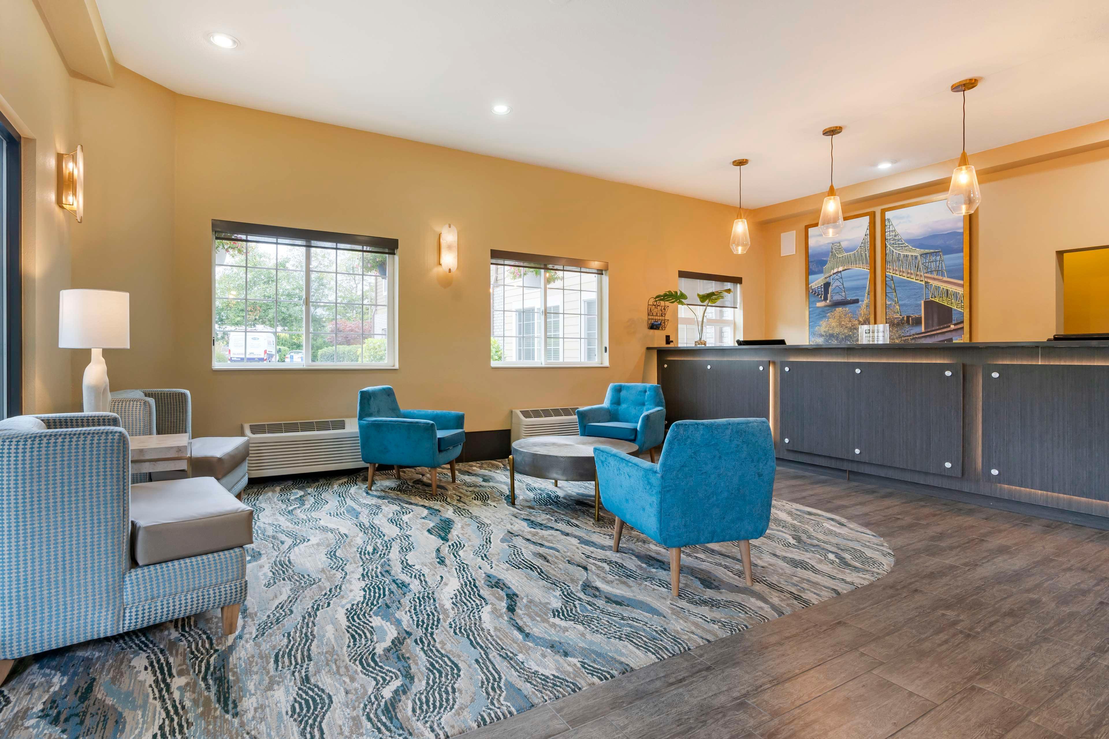 Vista Lobby Best Western Columbia River Waterfront Hotel Astoria