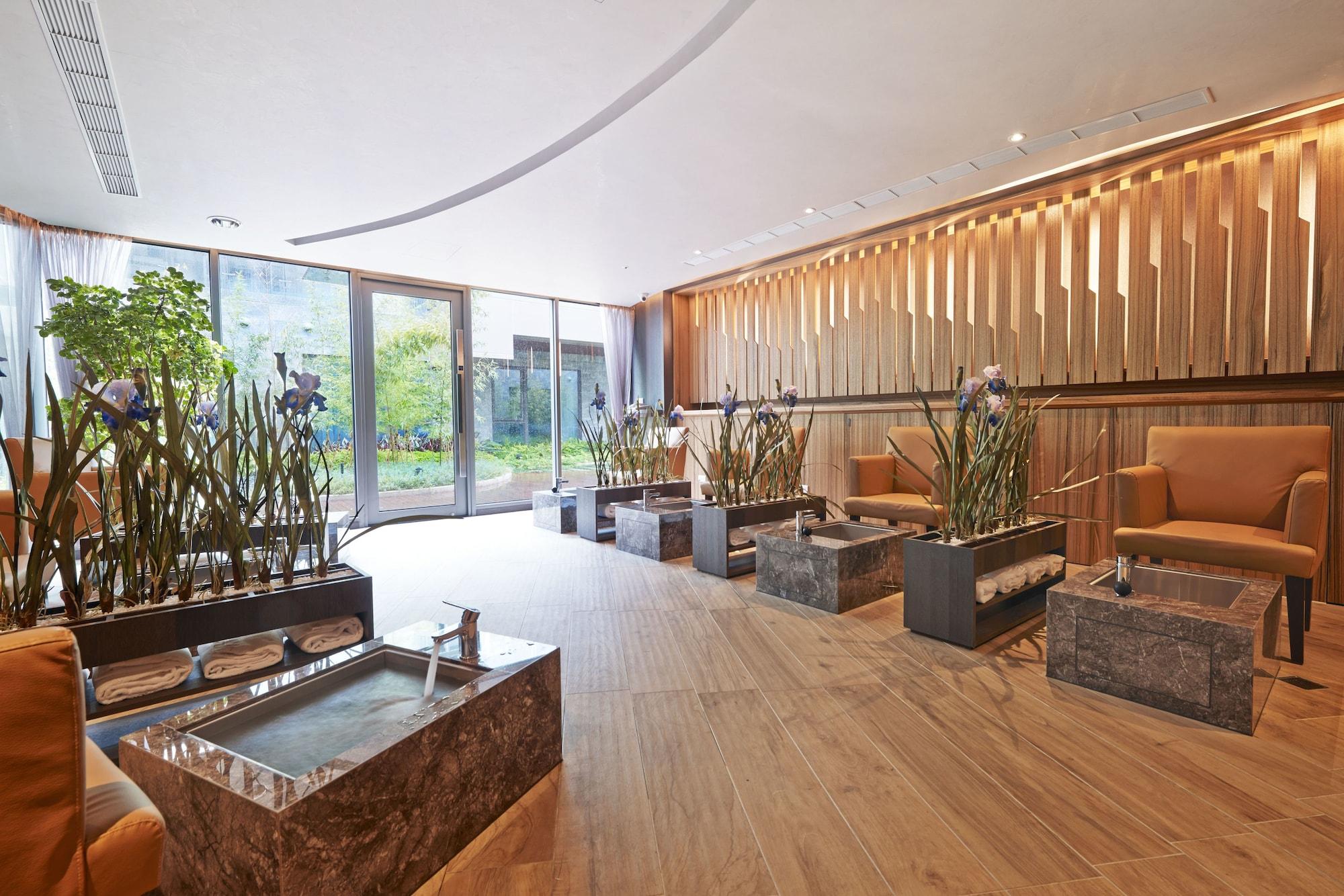 Vista Lobby In Sky Hotel