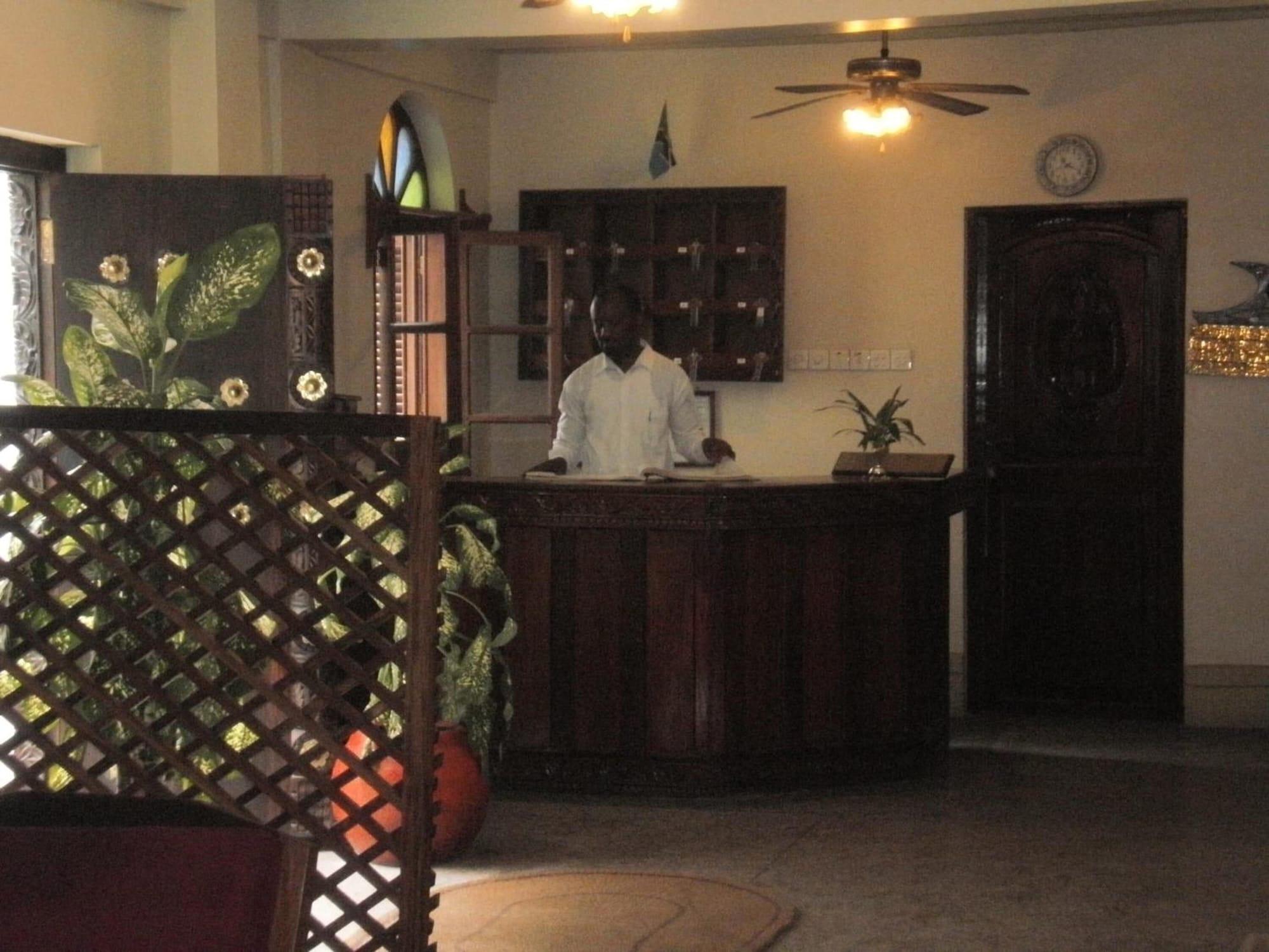 Vista Lobby Asmini Palace Hotel