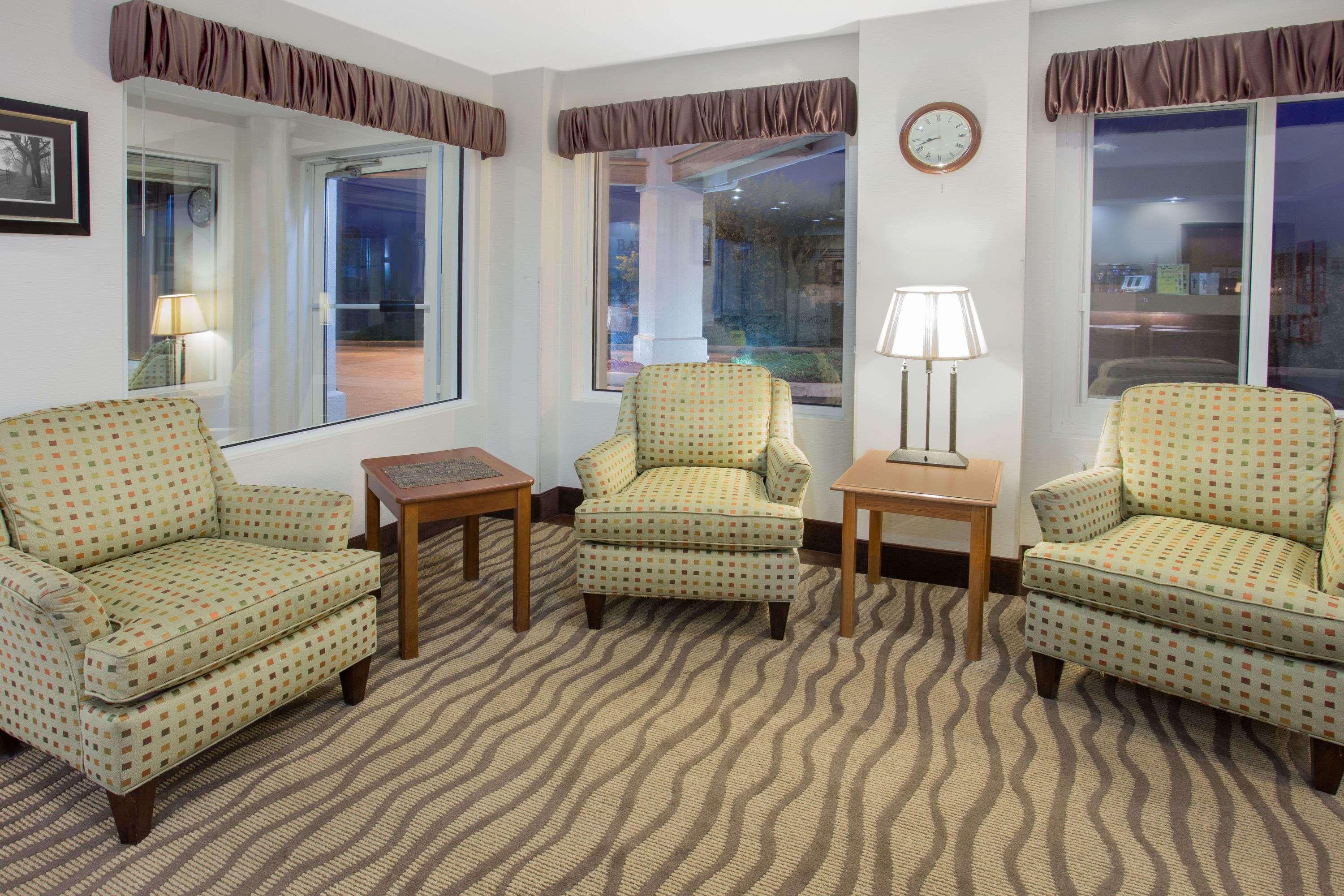 Vista Lobby Baymont by Wyndham Freeport