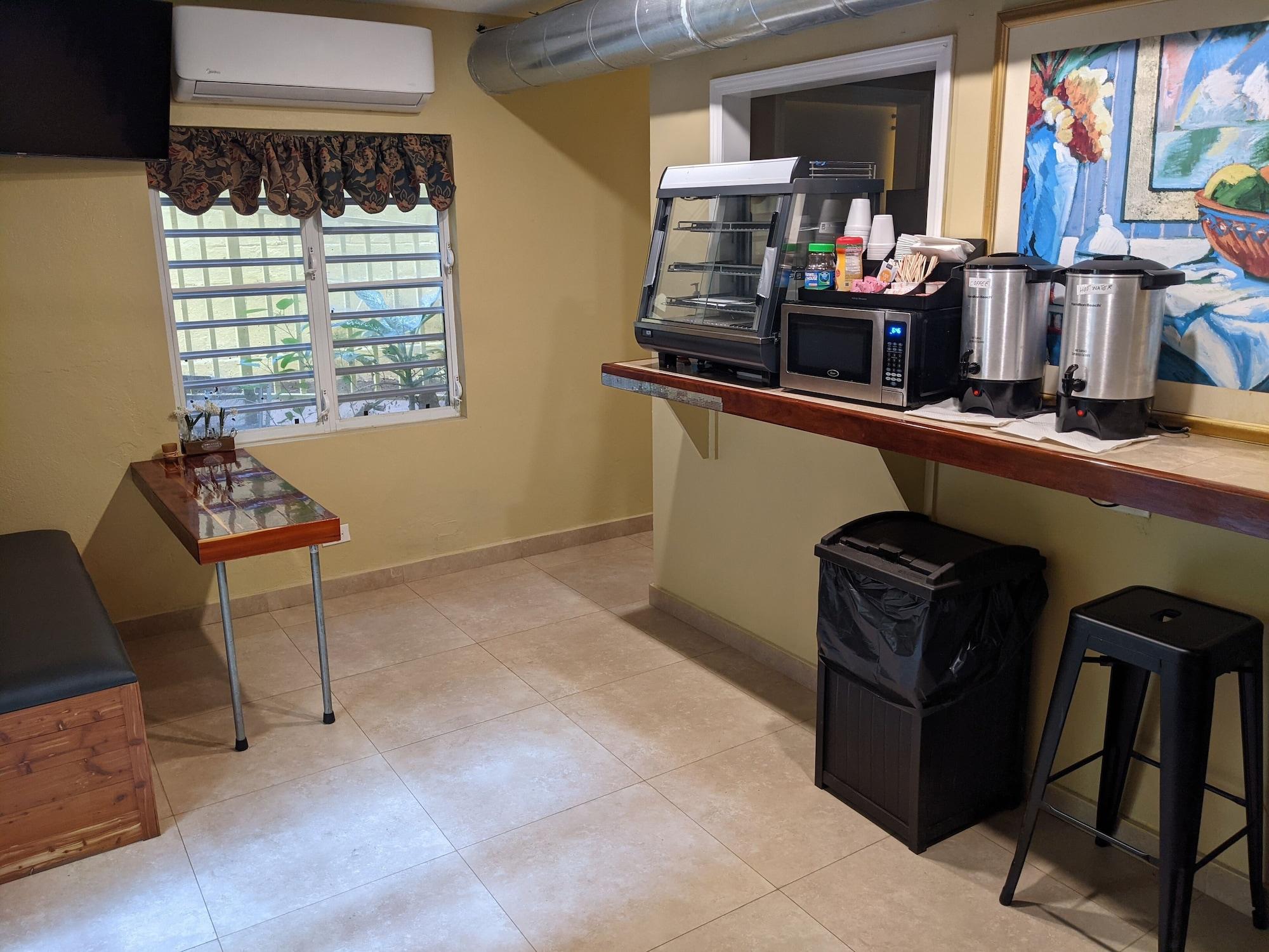 Bar/Salón Midtown Guest House