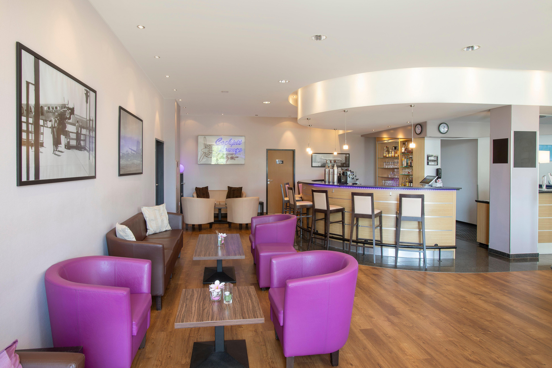 Bar/Salón Holiday Inn Express Frankfurt Airport by IHG