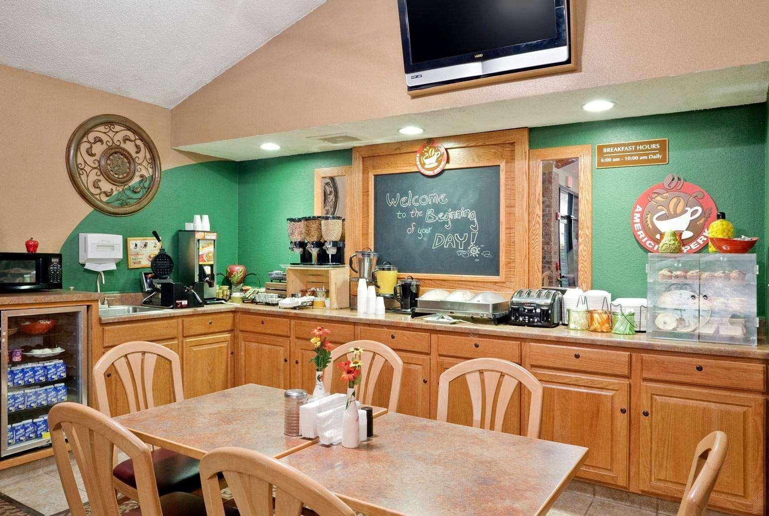 Restaurant AmericInn by Wyndham Blackduck