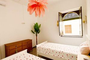 Alquiler Vacacional - 2BR Cathedral & Giralda Views, Rooftop Terrace!