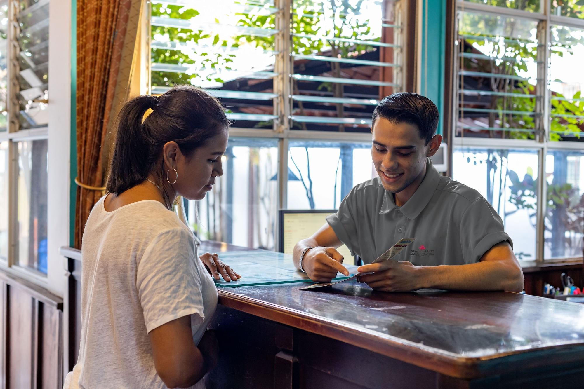Vista Lobby Alajuela City Hotel & Guest House